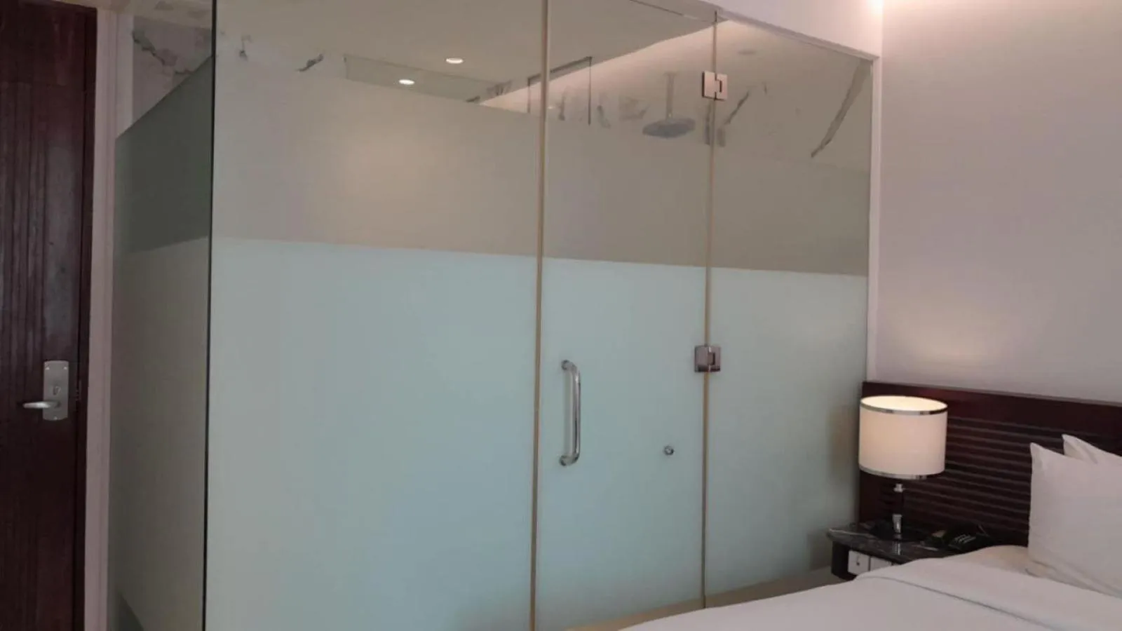 Bathroom, Bed in UTEY Hotel