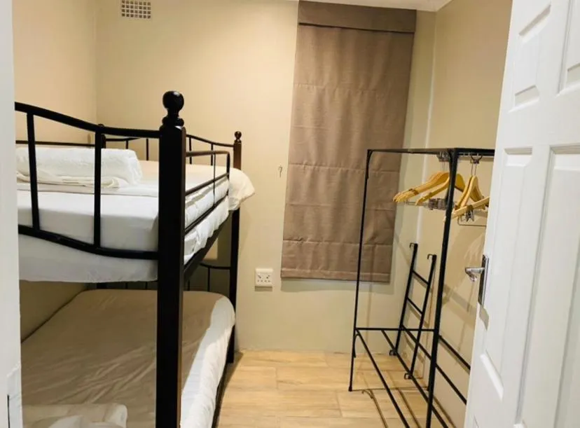 bunk bed, Bed in Ollivanders Estate