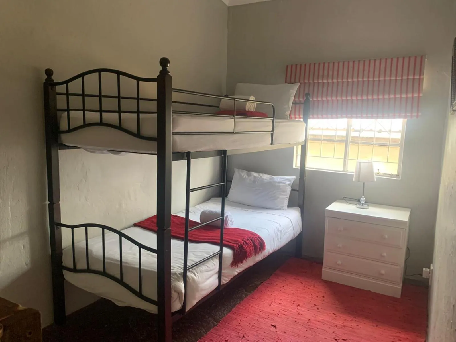 bunk bed, Bed in Ollivanders Estate