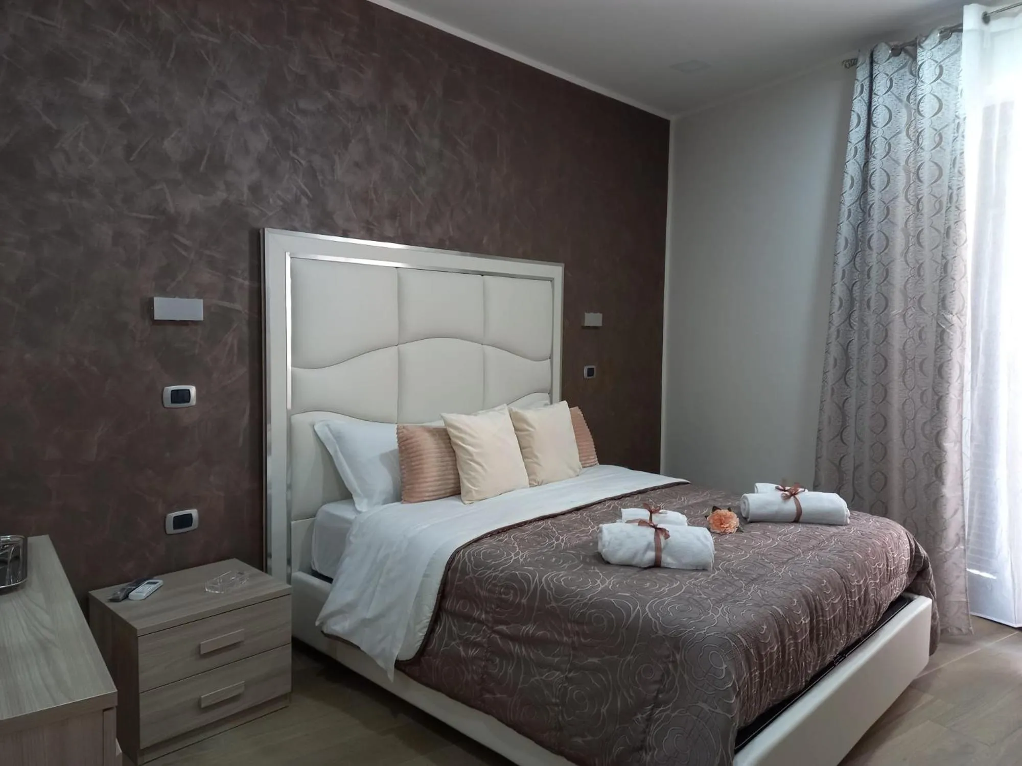 Bedroom, Bed in Royal Dreams