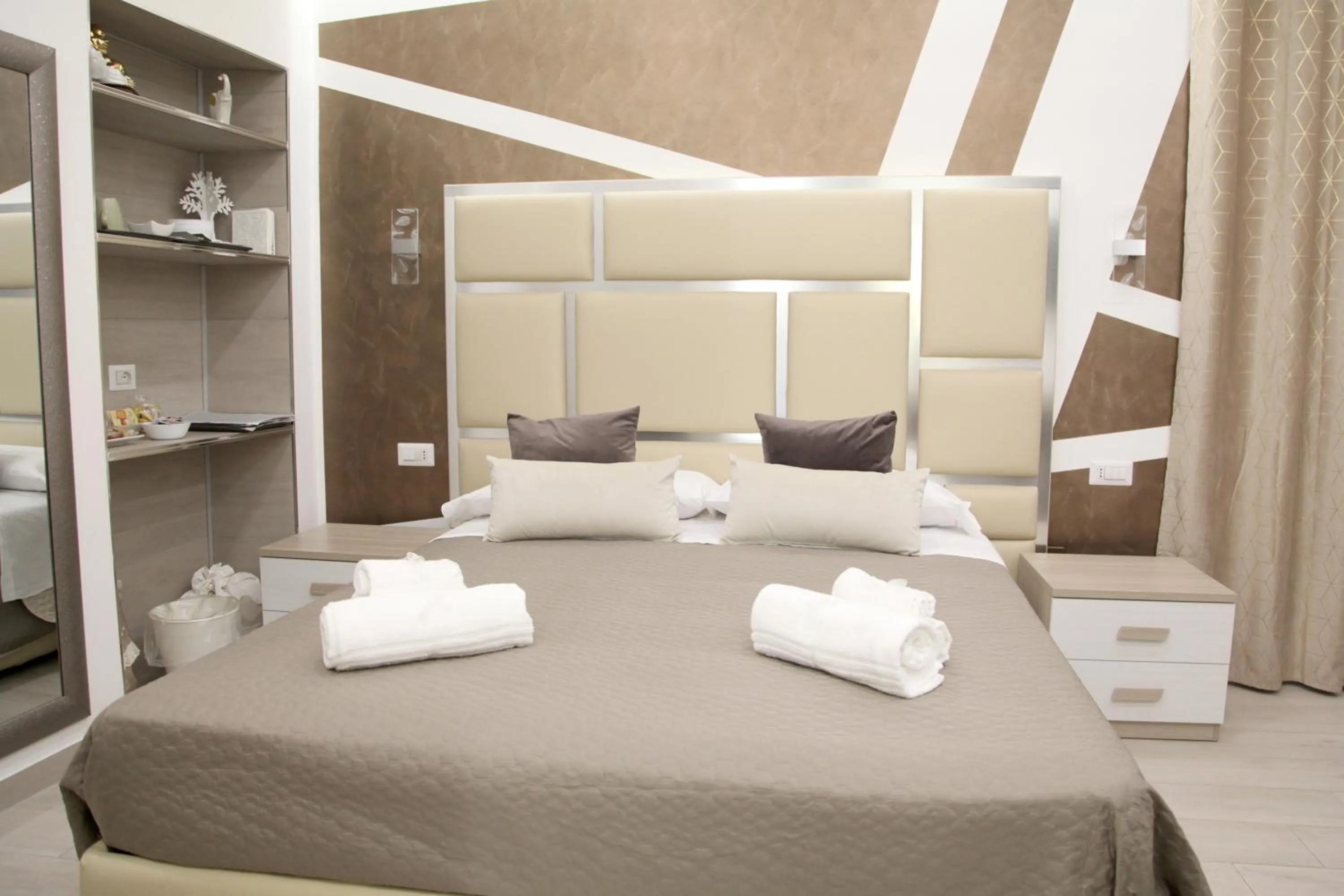 Bedroom, Bed in Royal Dreams