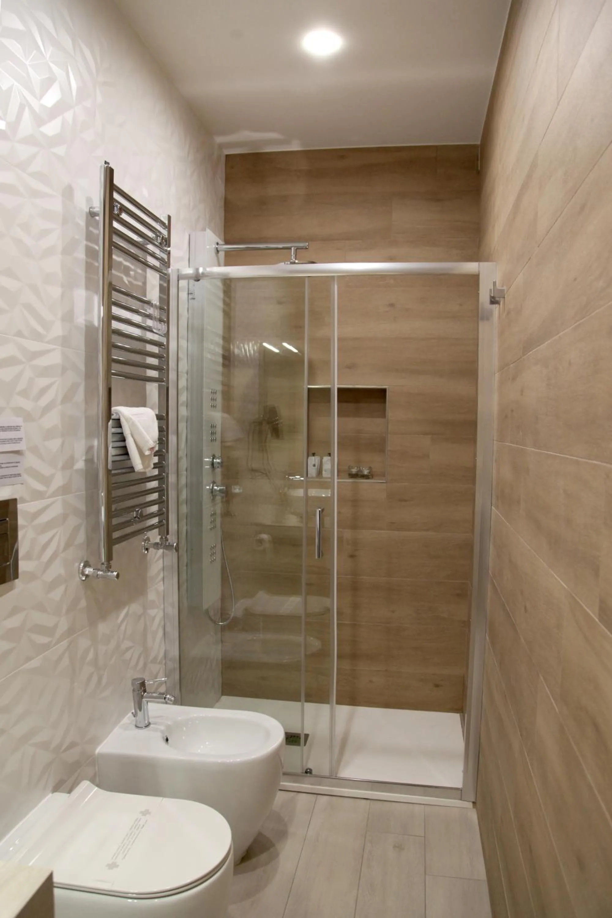 Shower in Royal Dreams