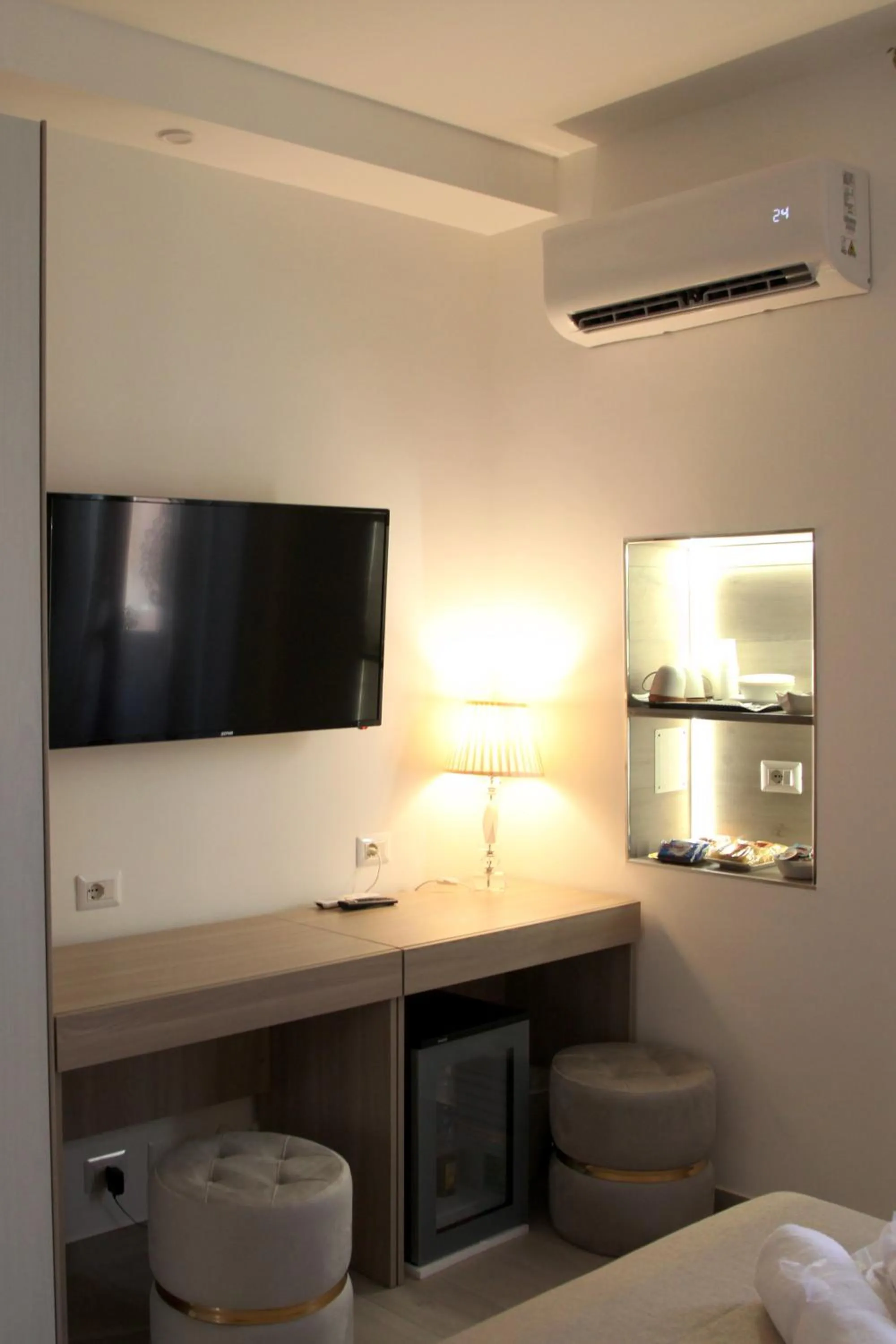 Bedroom, Bed in Royal Dreams