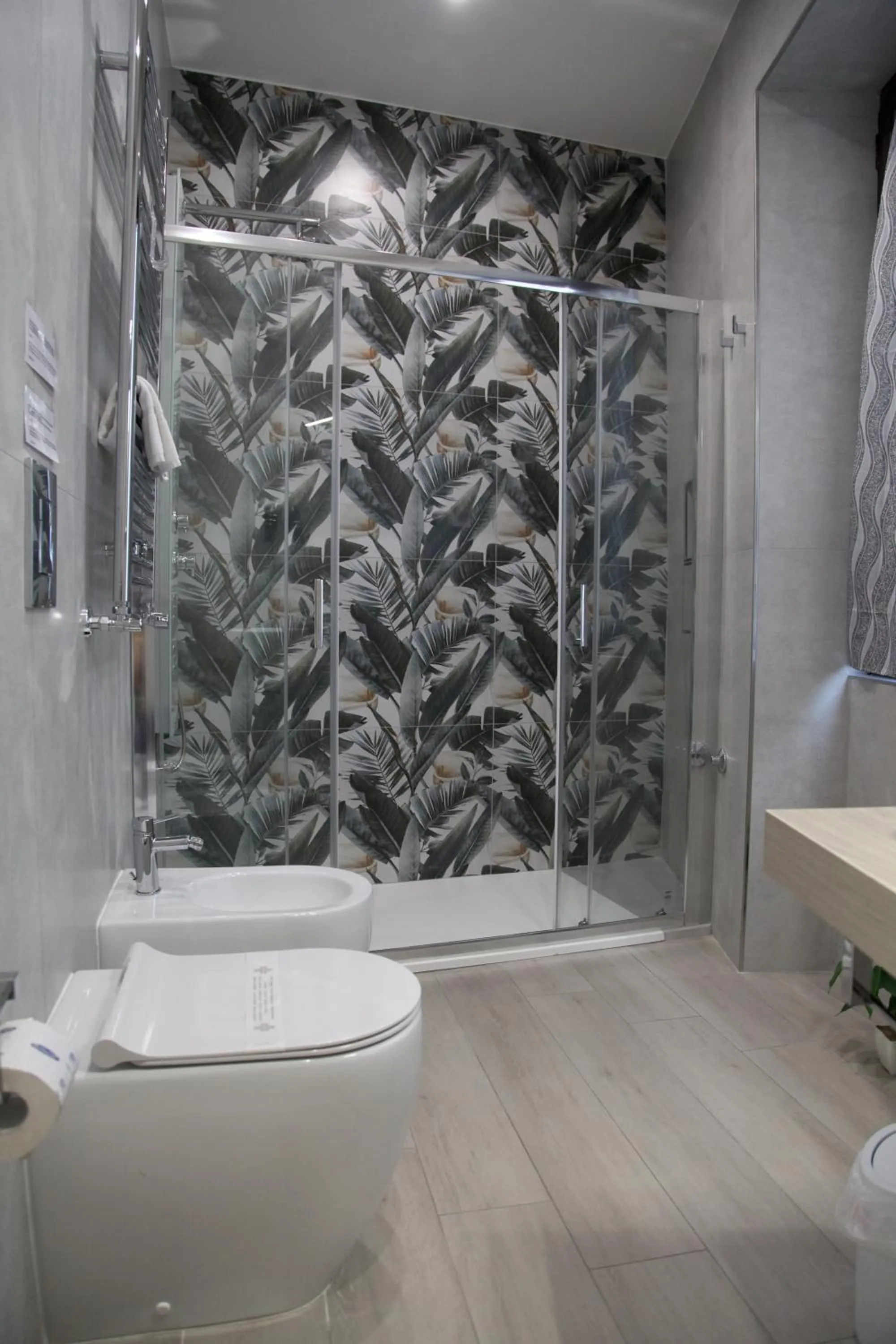 Shower in Royal Dreams