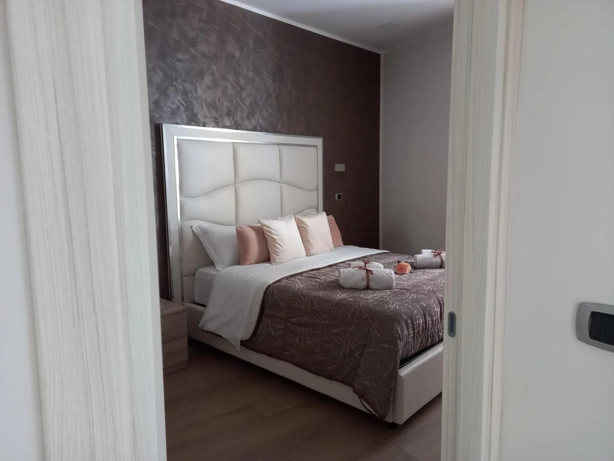 Bedroom, Bed in Royal Dreams