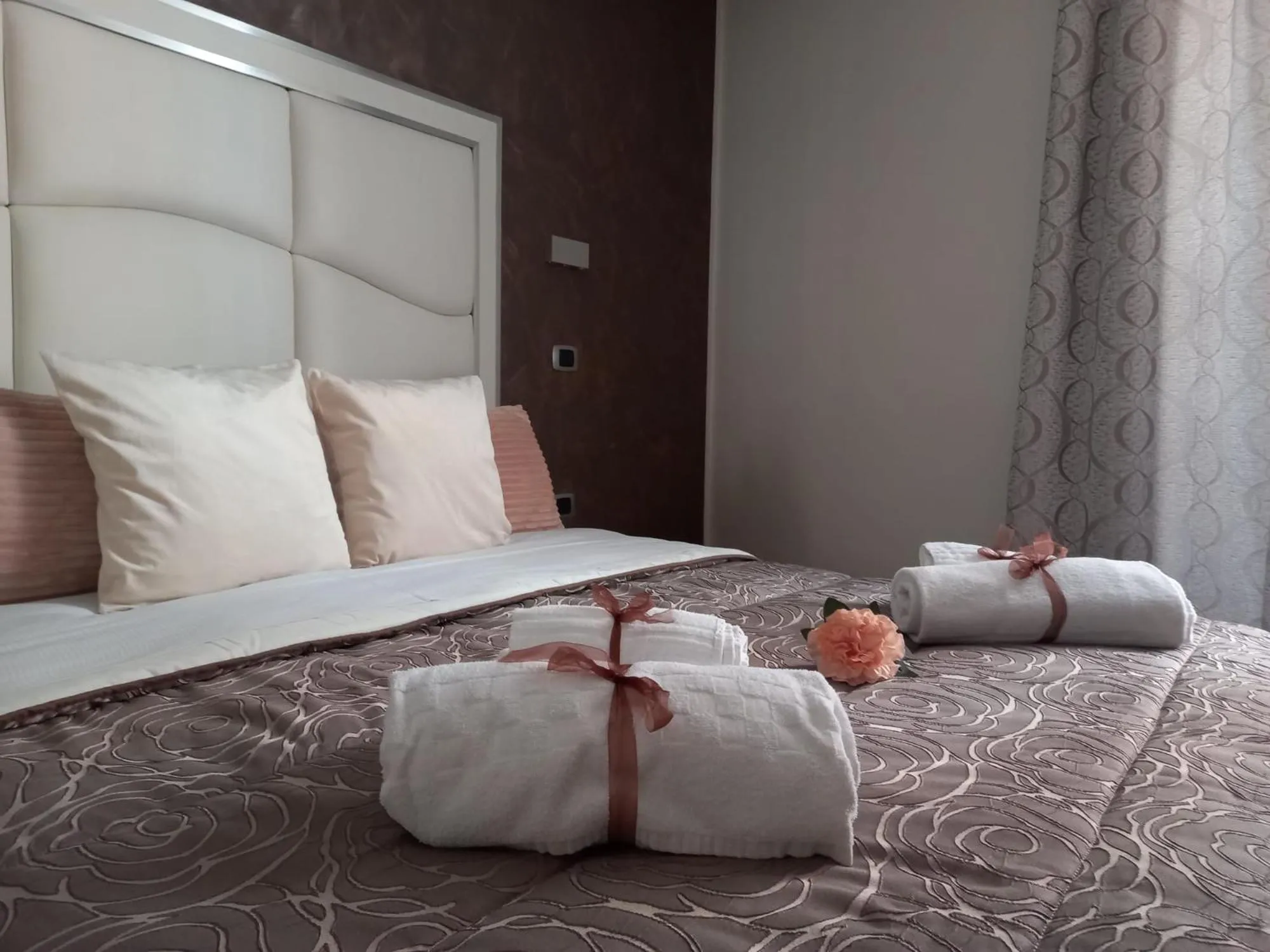 Bedroom, Bed in Royal Dreams