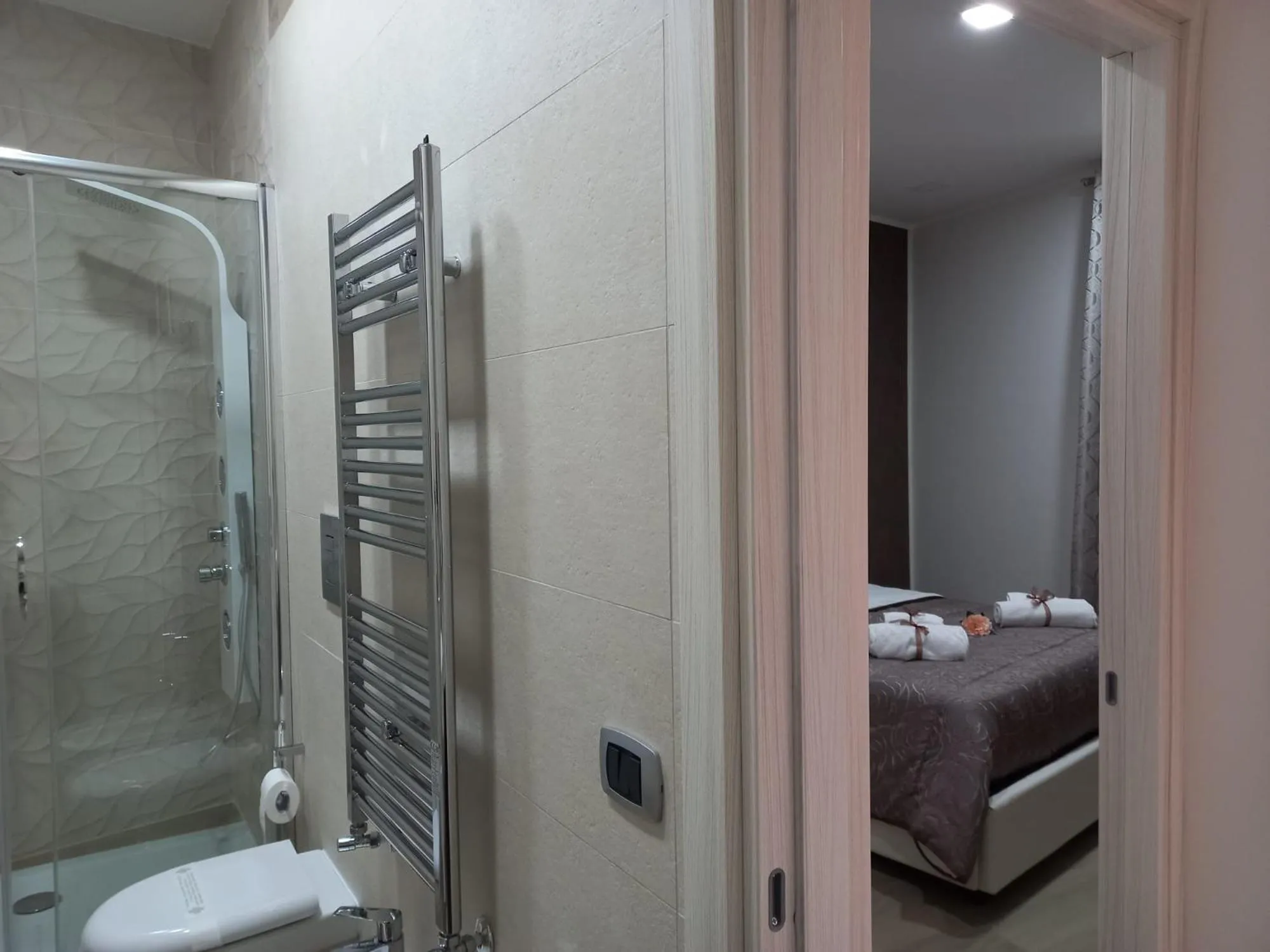 Shower in Royal Dreams