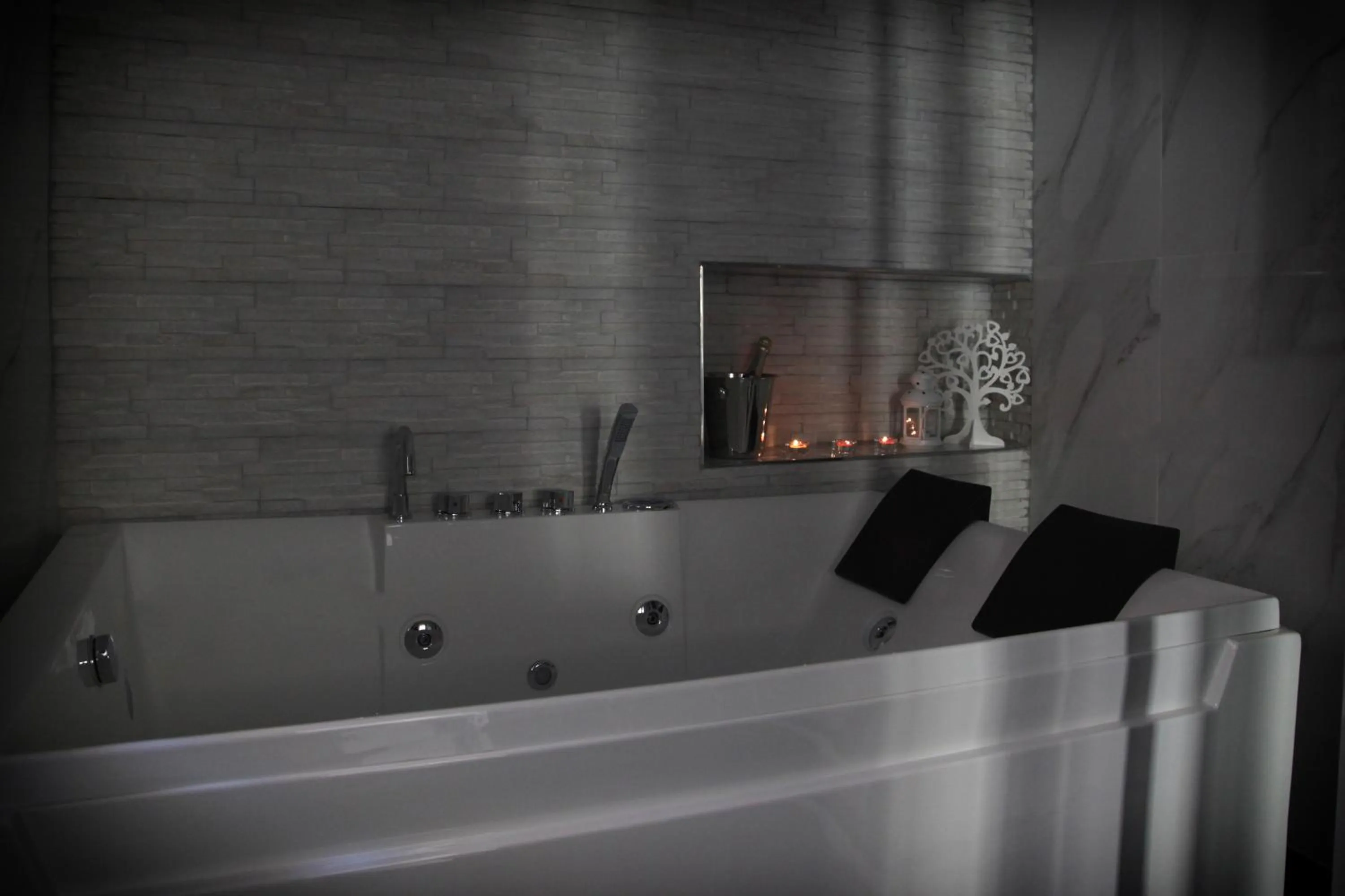 Hot Tub in Royal Dreams