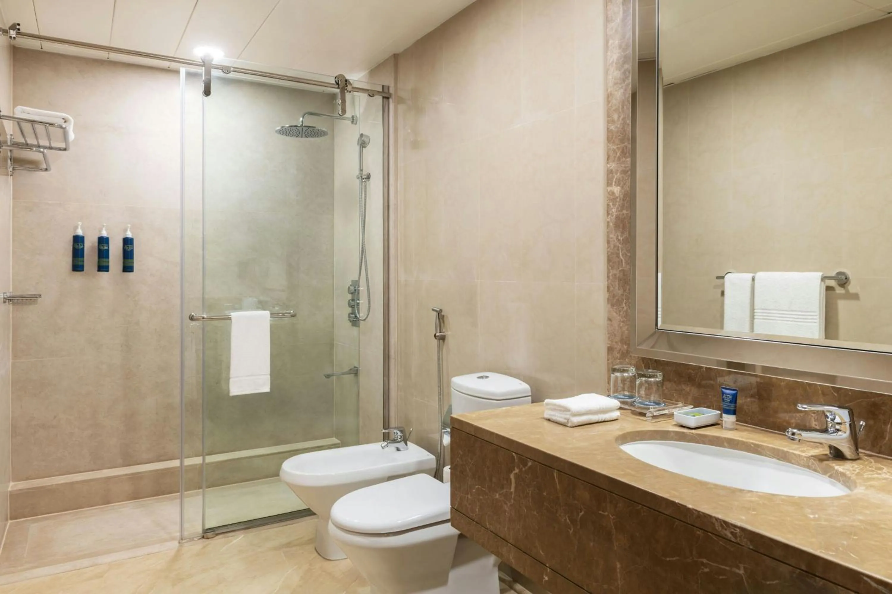 Bathroom in Four Points by Sheraton Sheikh Zayed Road