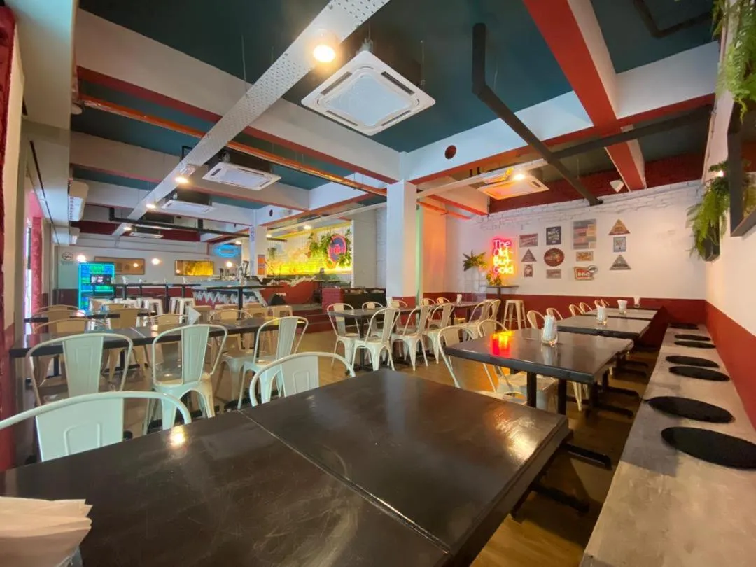 Restaurant/places to eat in Orchard Inn Puchong