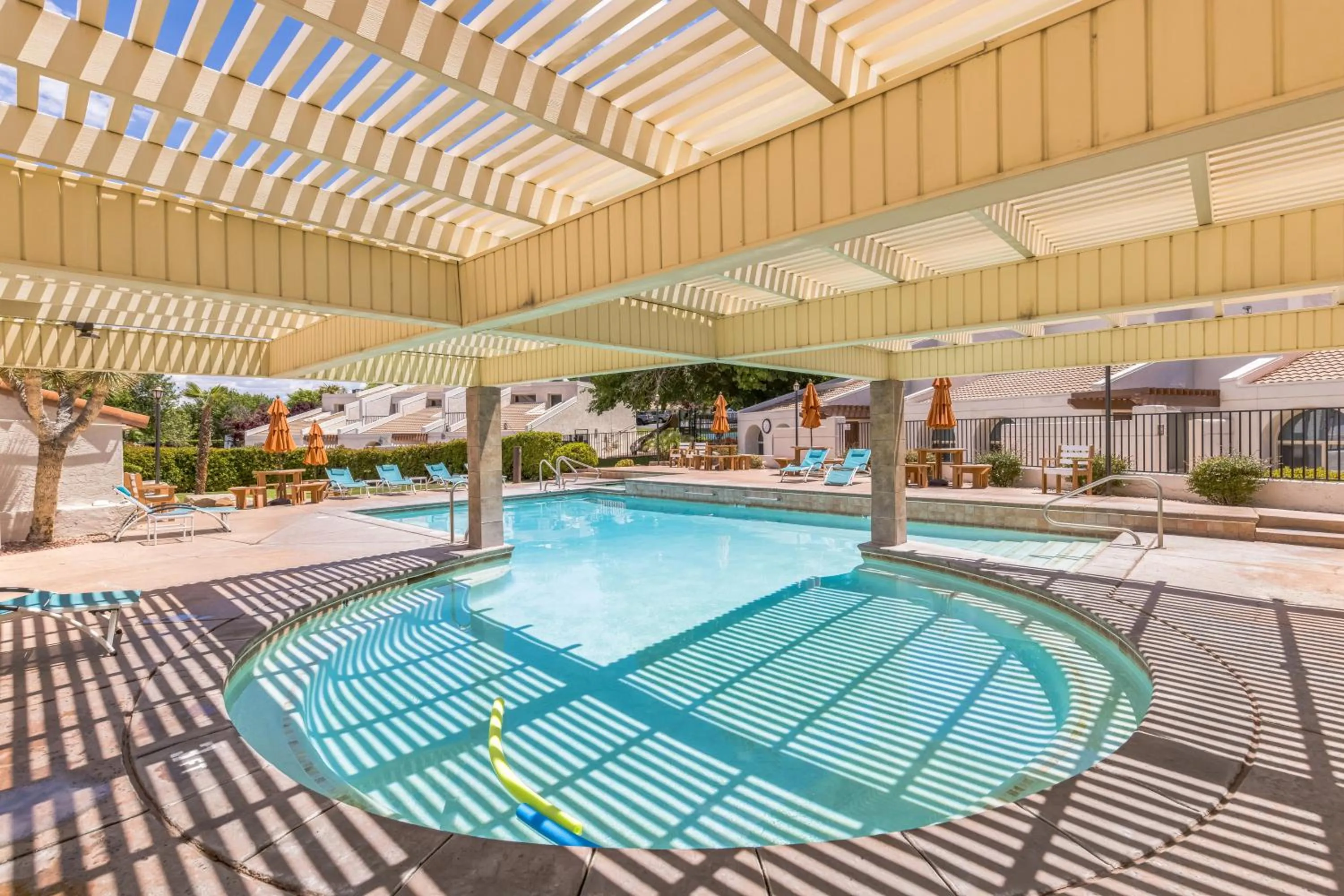 Swimming pool in Villas at Southgate