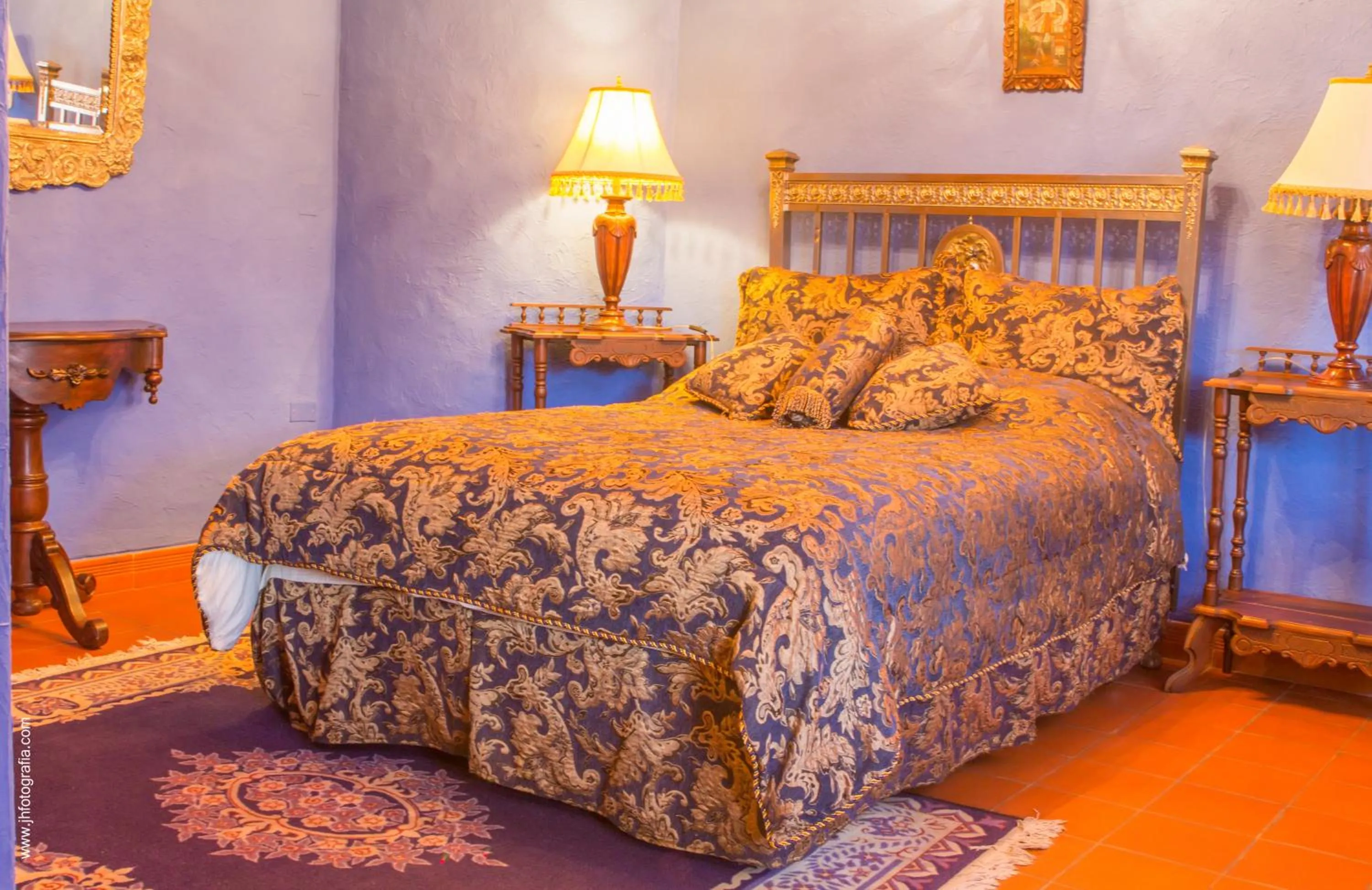 Bed in Hotel Monasterio