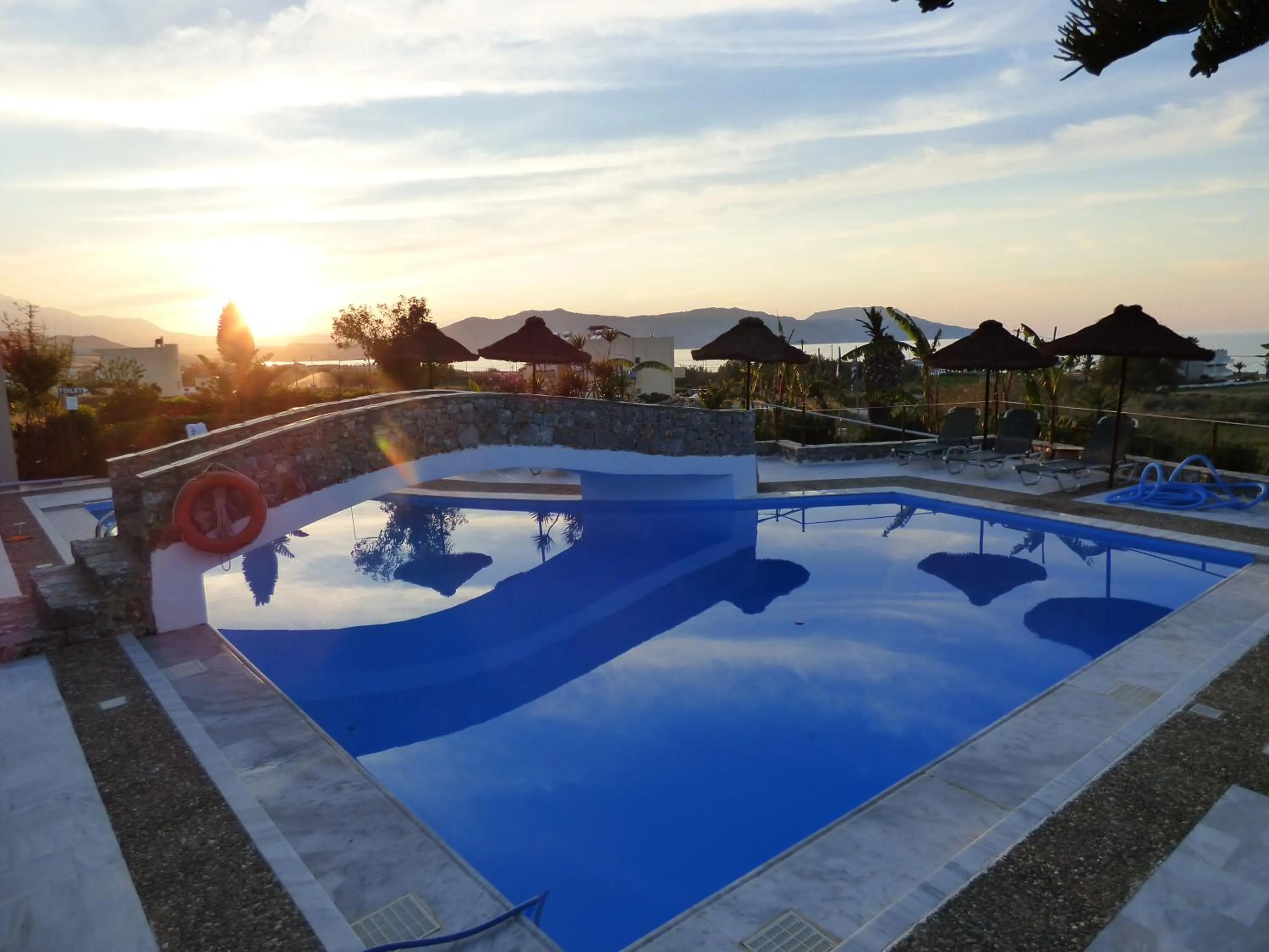 Swimming pool in Poledas Apartments