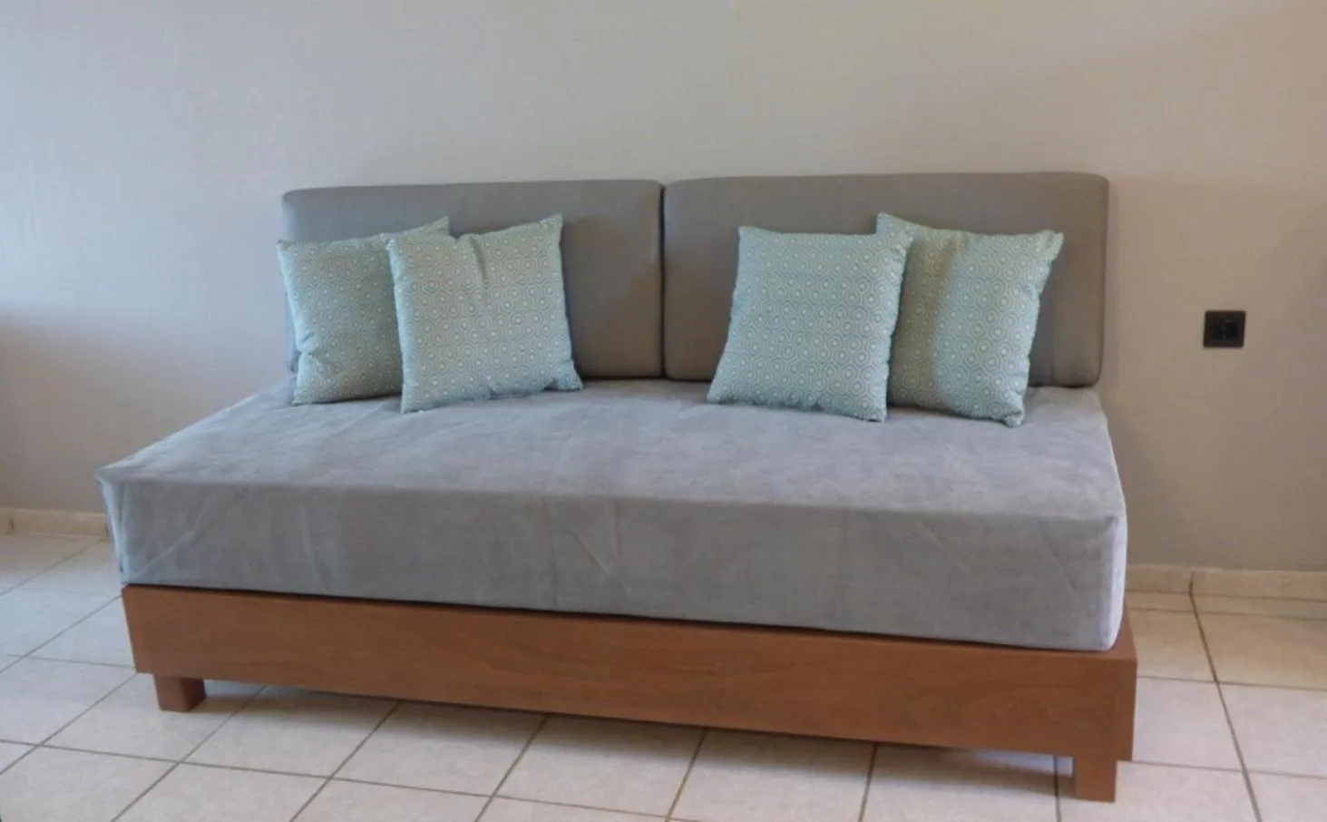 Seating area, Bed in Poledas Apartments