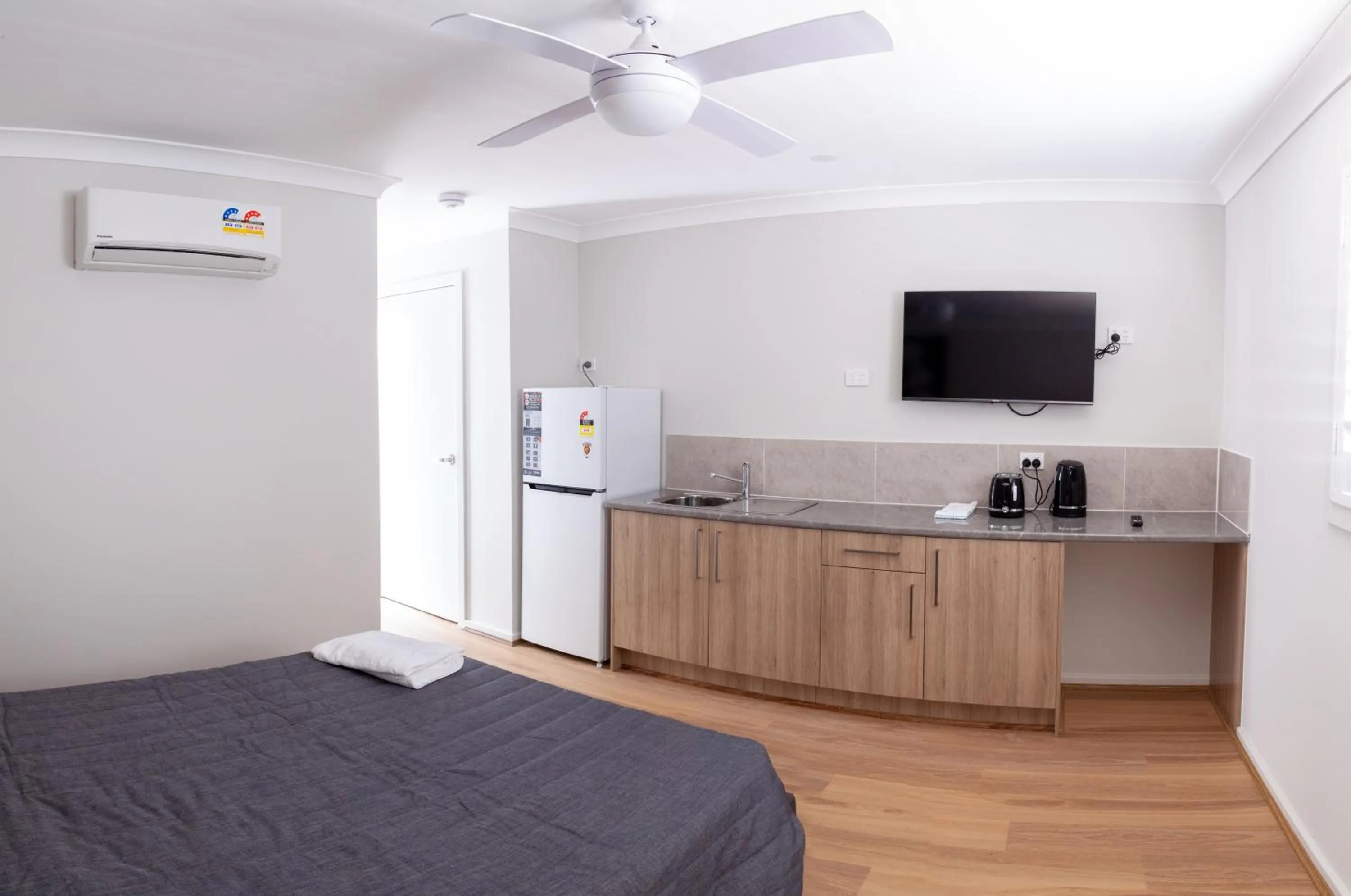 TV and multimedia, Bed in Singleton Valley Accommodation