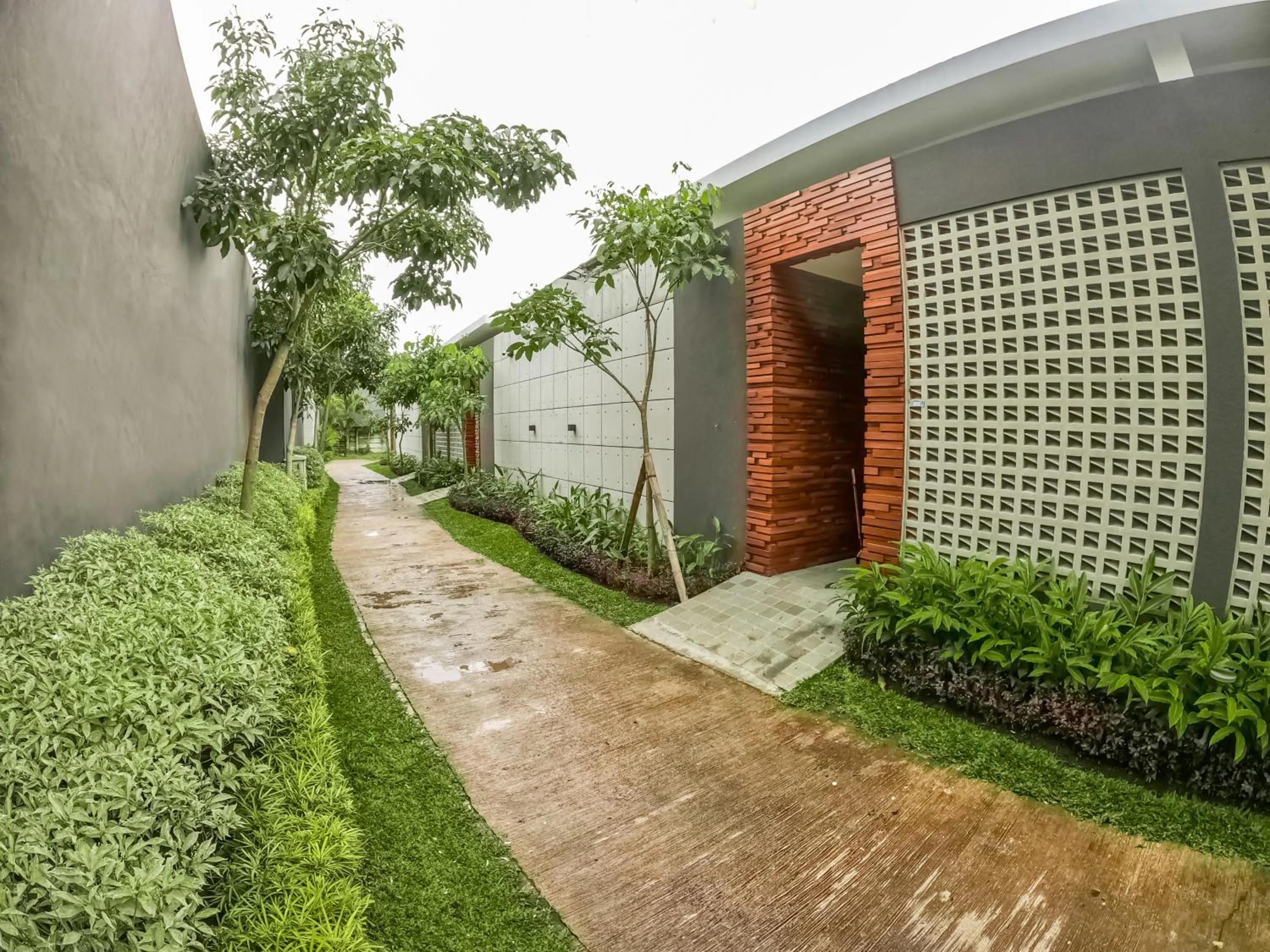 Facade/entrance in Villa Carmela Batu by Kingspark 8