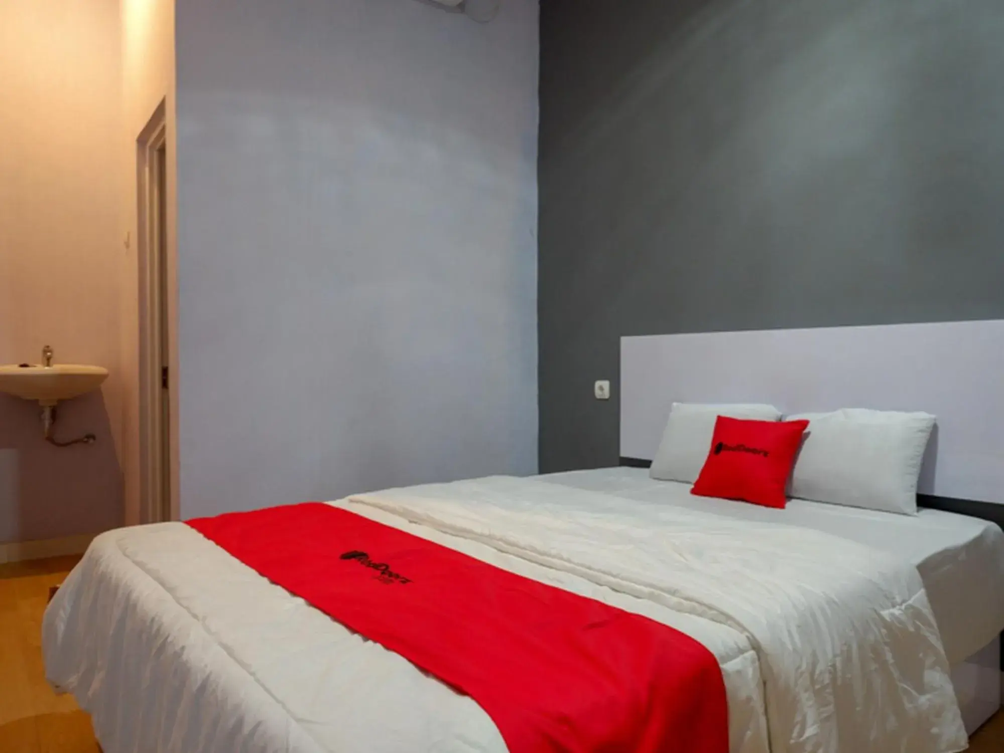 RedDoorz near Pasar Batang RedDoorz near Pasar Batang