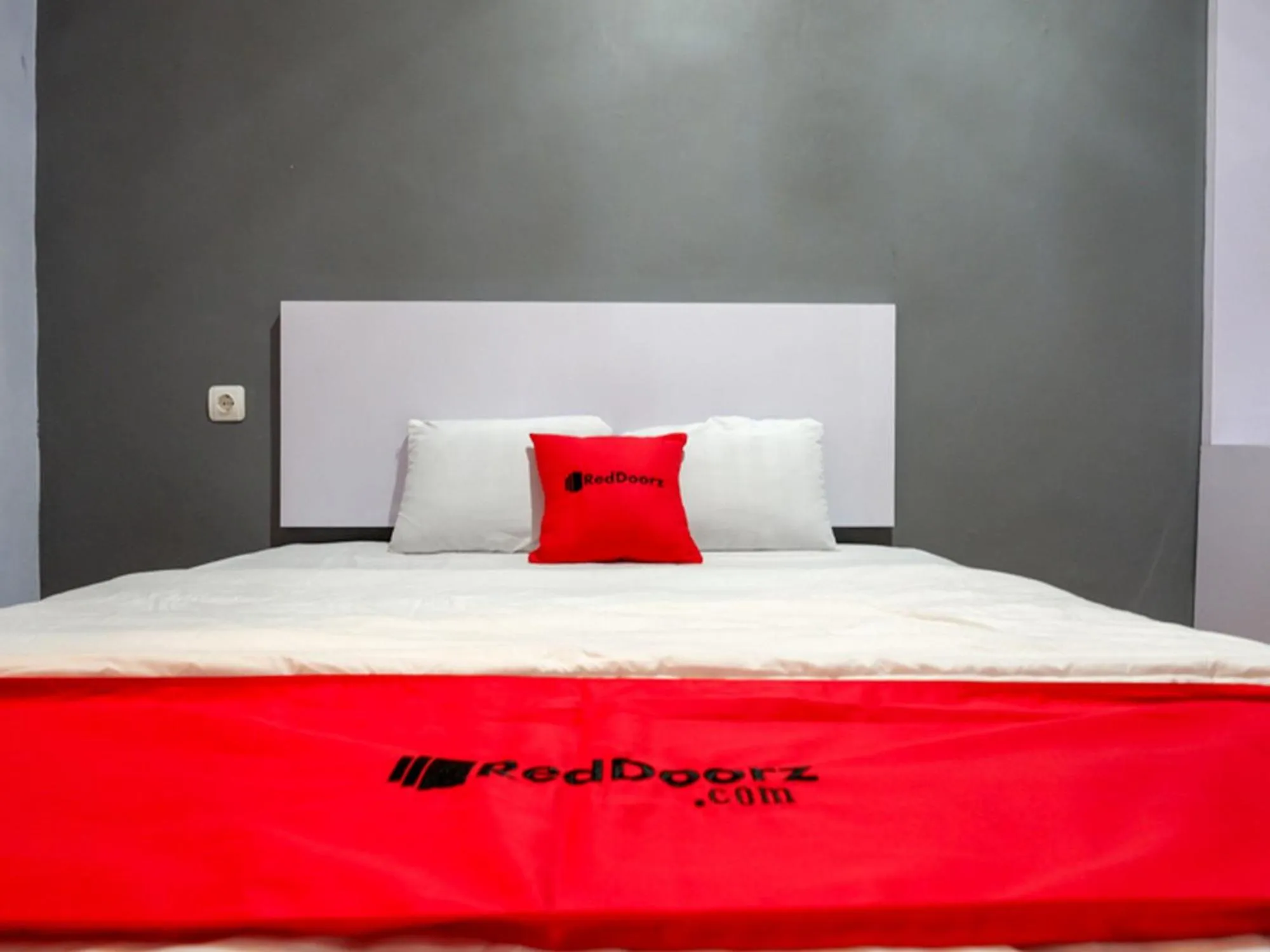 Bed in RedDoorz near Pasar Batang