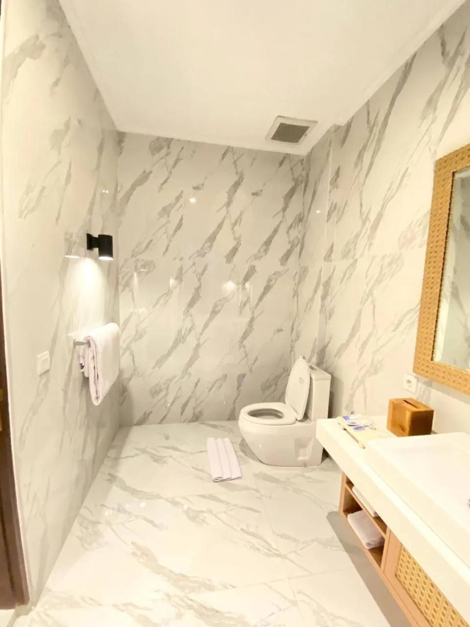 Property building, Bed in Kayangan Boutique Hotel