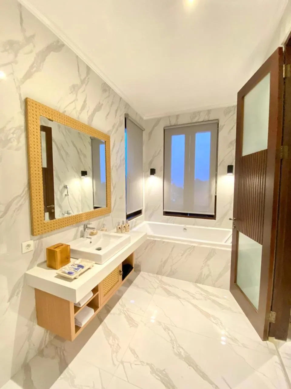 Property building, Bed in Kayangan Boutique Hotel