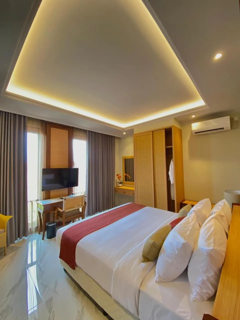 Communal lounge/ TV room, Bed in Kayangan Boutique Hotel