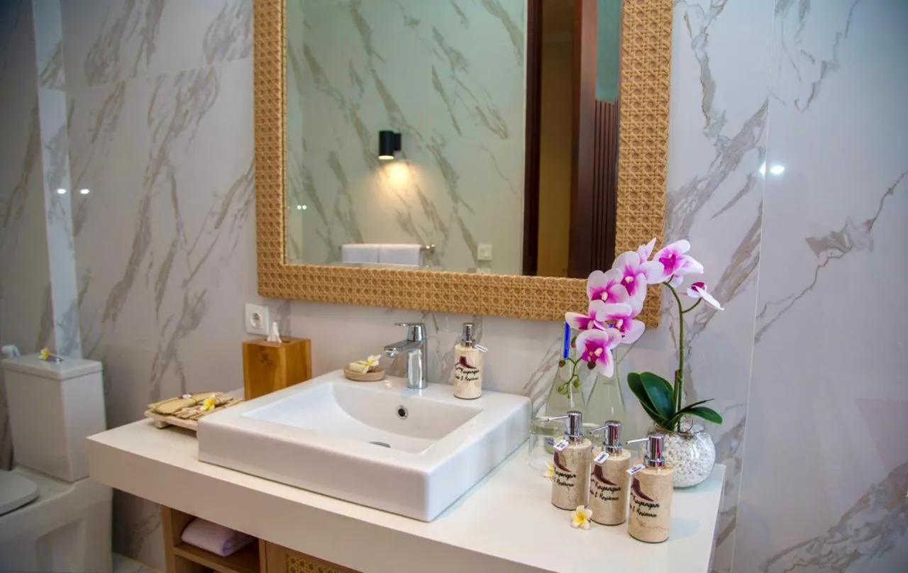 Toilet in Kayangan Boutique Hotel