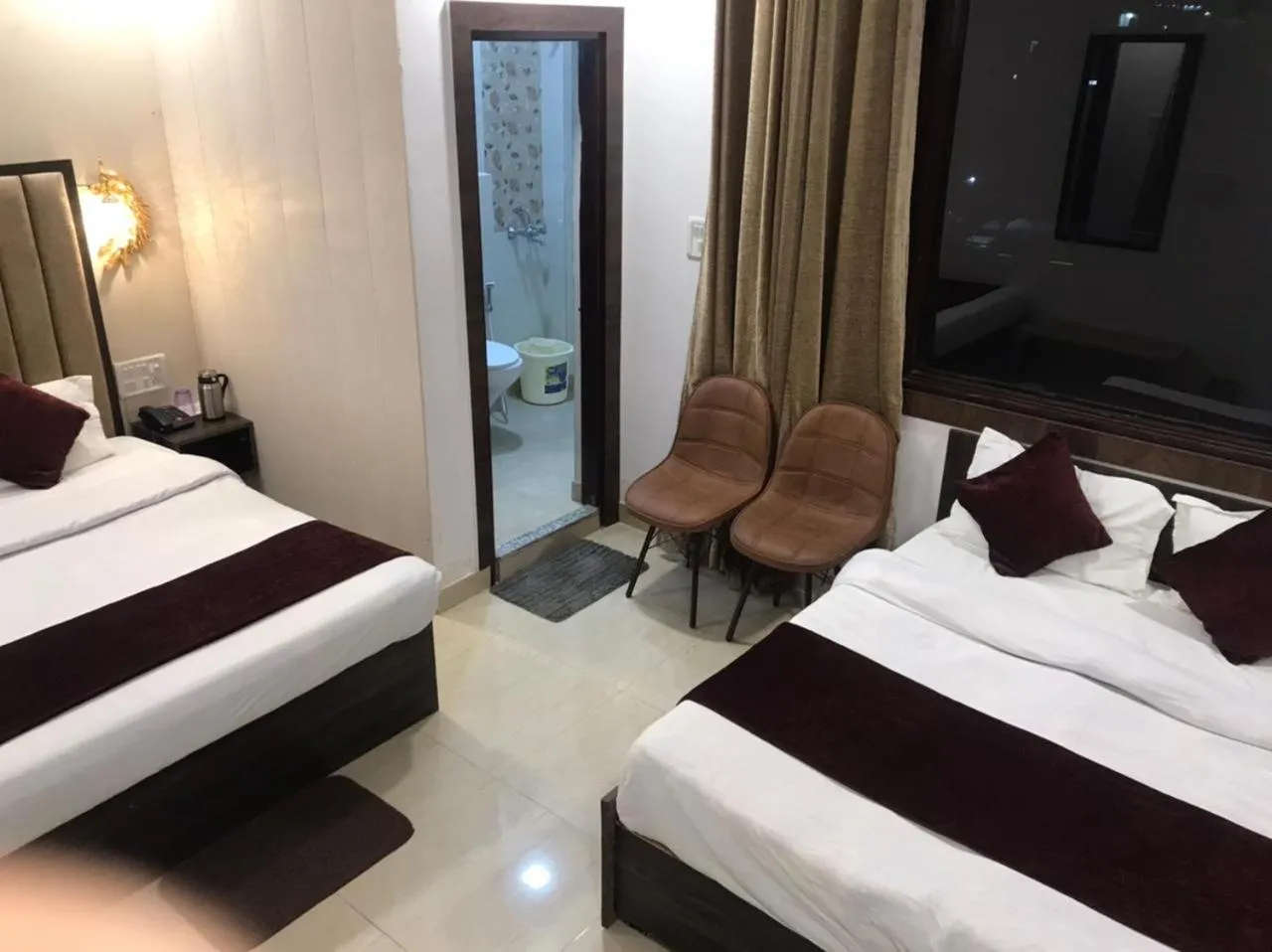 Photo of the whole room, Bed in The Divine Oak