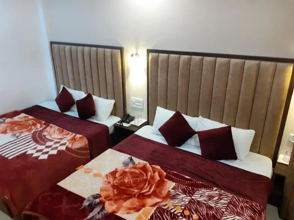 Bedroom, Bed in The Divine Oak