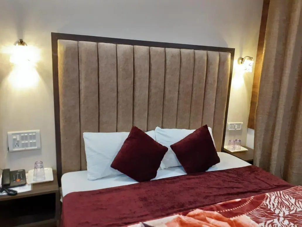 Bedroom, Bed in The Divine Oak