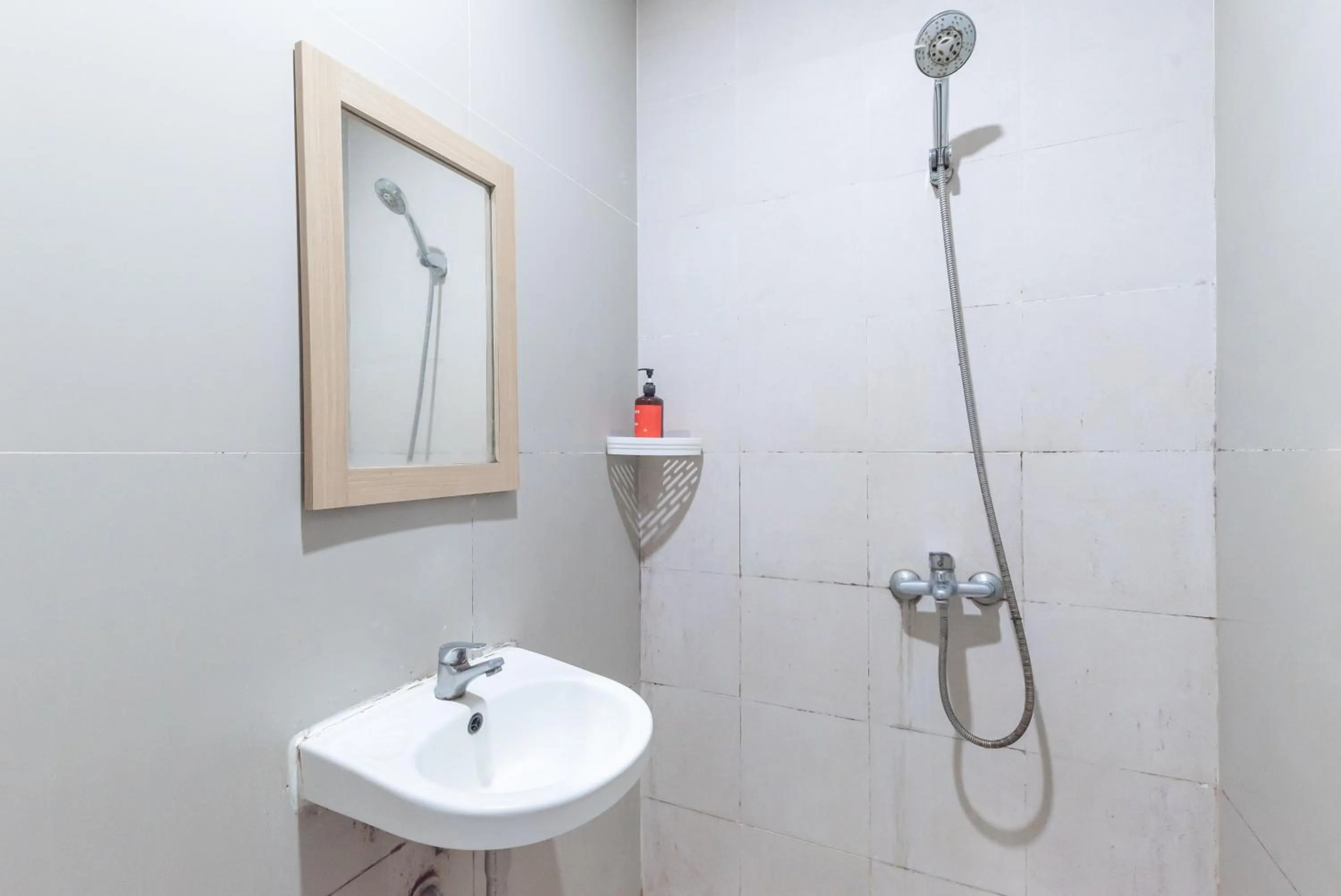 Bathroom in RedDoorz Plus @ Karapitan Street