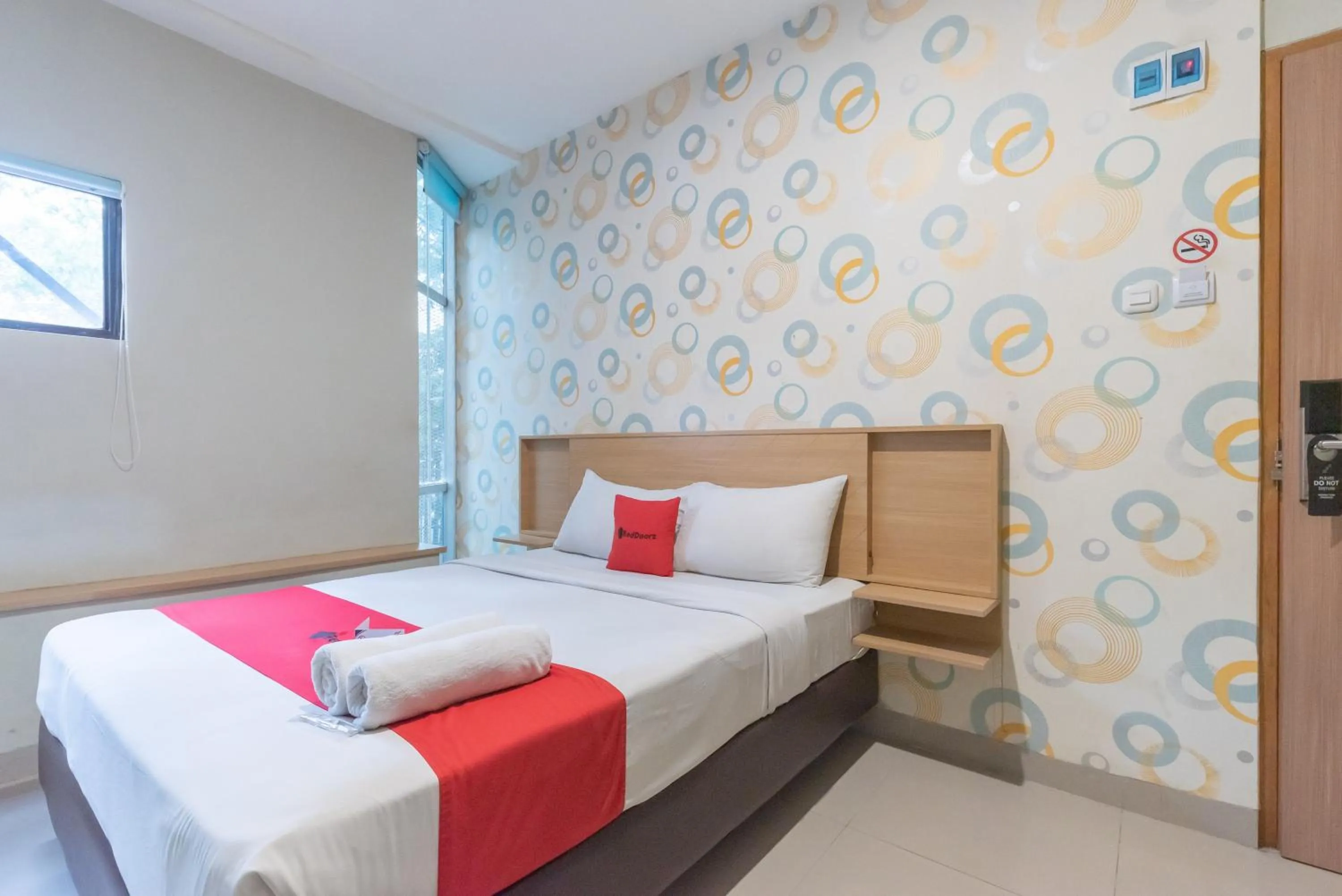 Bedroom, Bed in RedDoorz Plus @ Karapitan Street