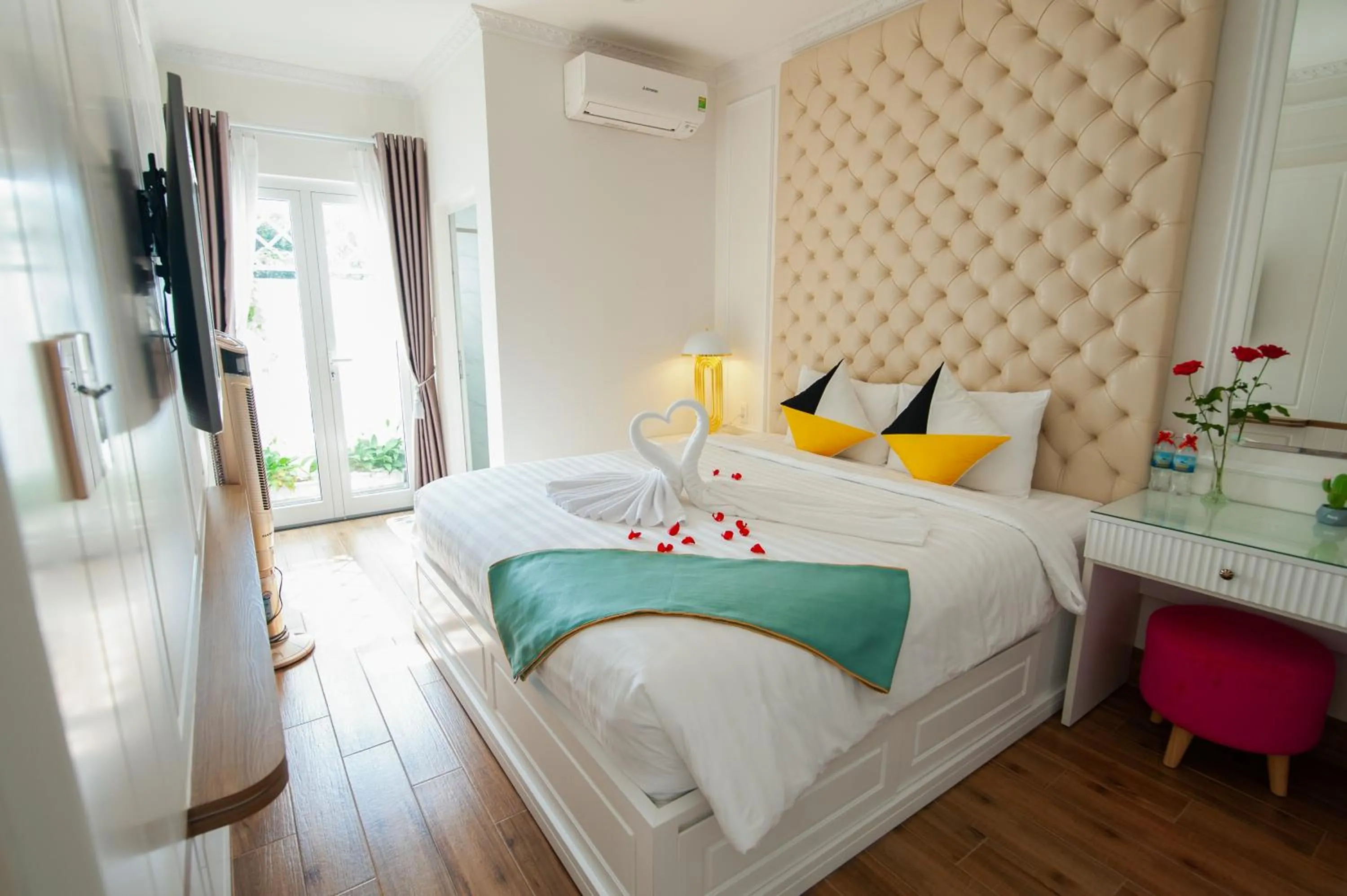 Bedroom, Bed in The View Hotel