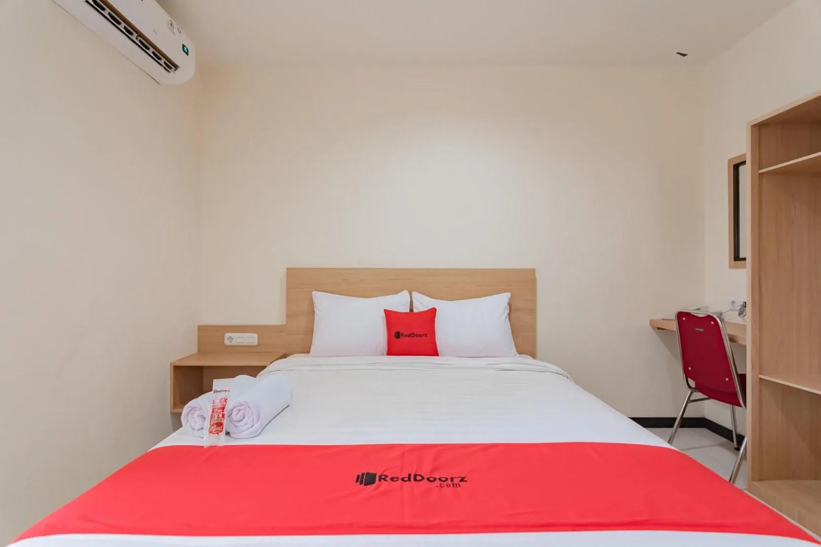 Bed in RedDoorz Syariah Plus near Tanjungpura University 2 Pontianak