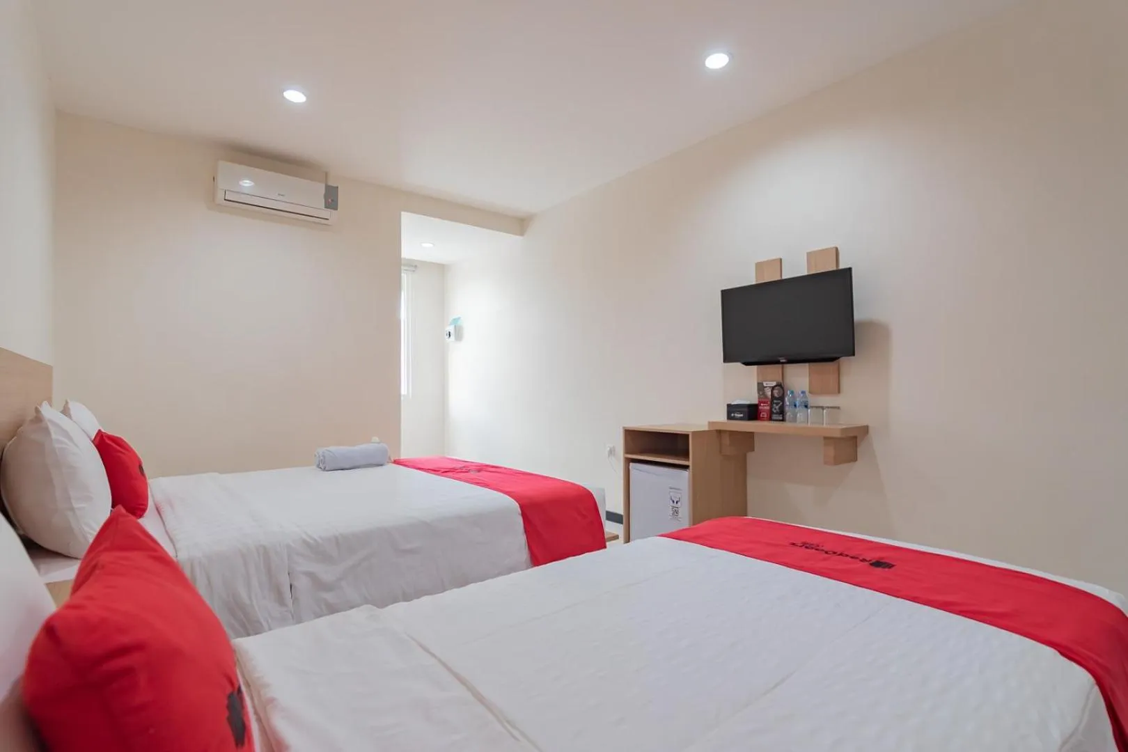 Bed in RedDoorz Syariah Plus near Tanjungpura University 2 Pontianak