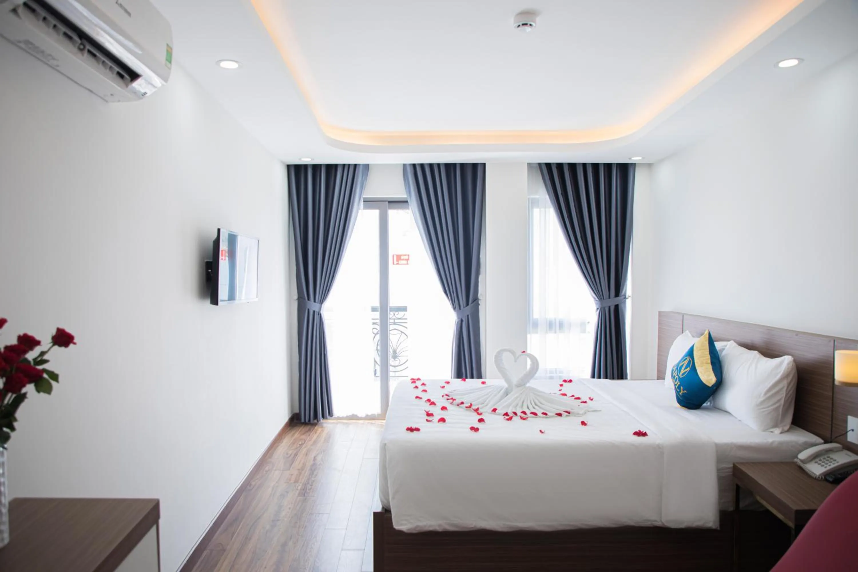 Photo of the whole room, Bed in Napoly Hotel