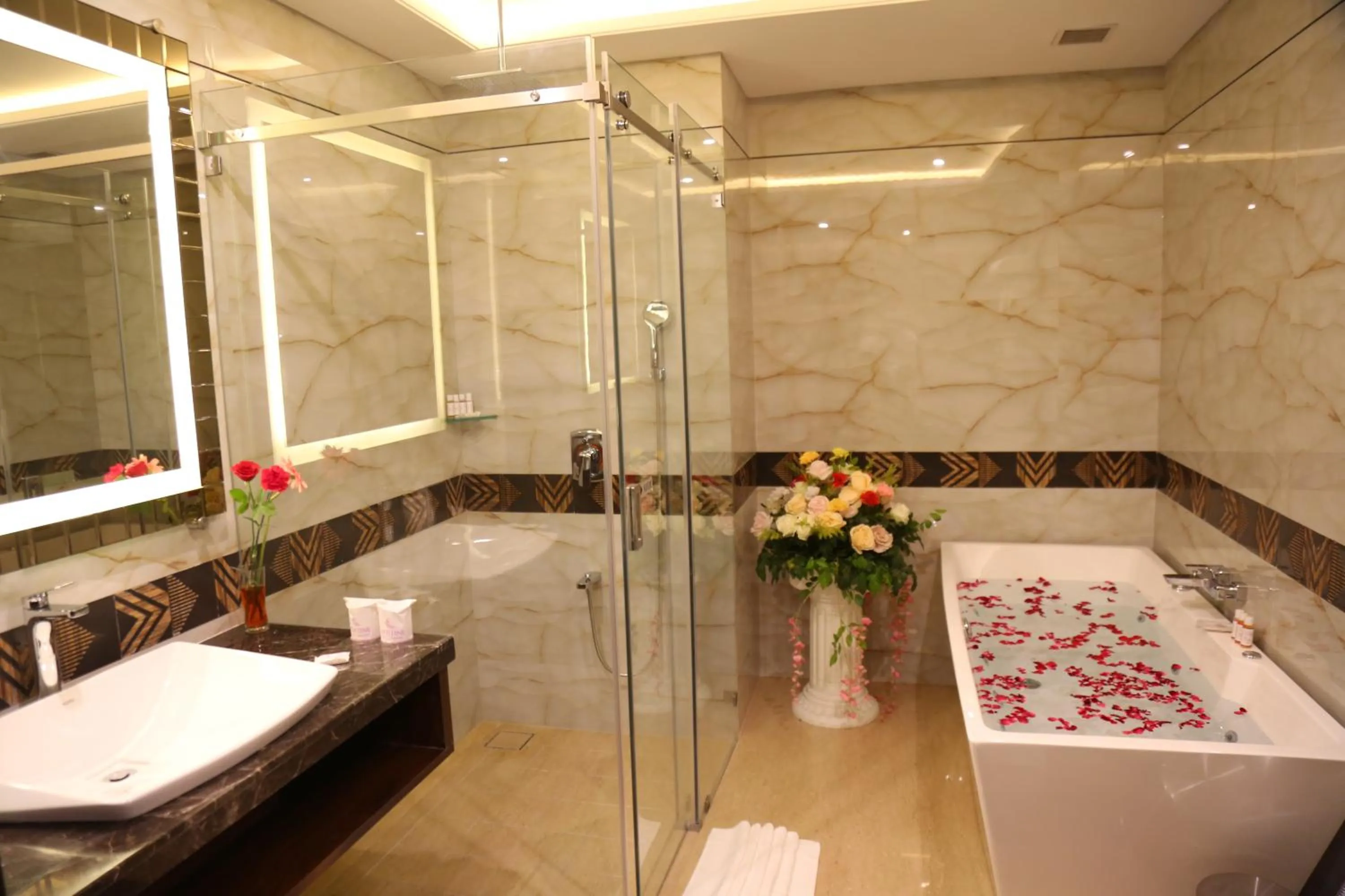 Bathroom in Pristine Hotel, Varanasi