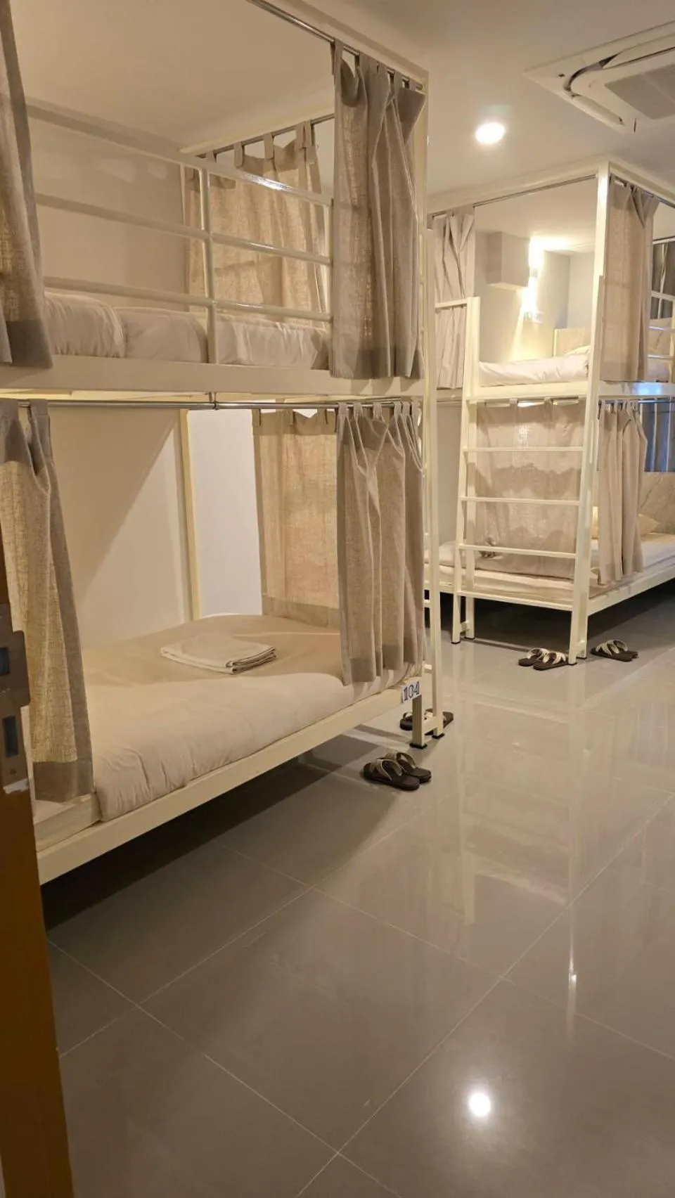 bunk bed, Bed in Malee Hotel