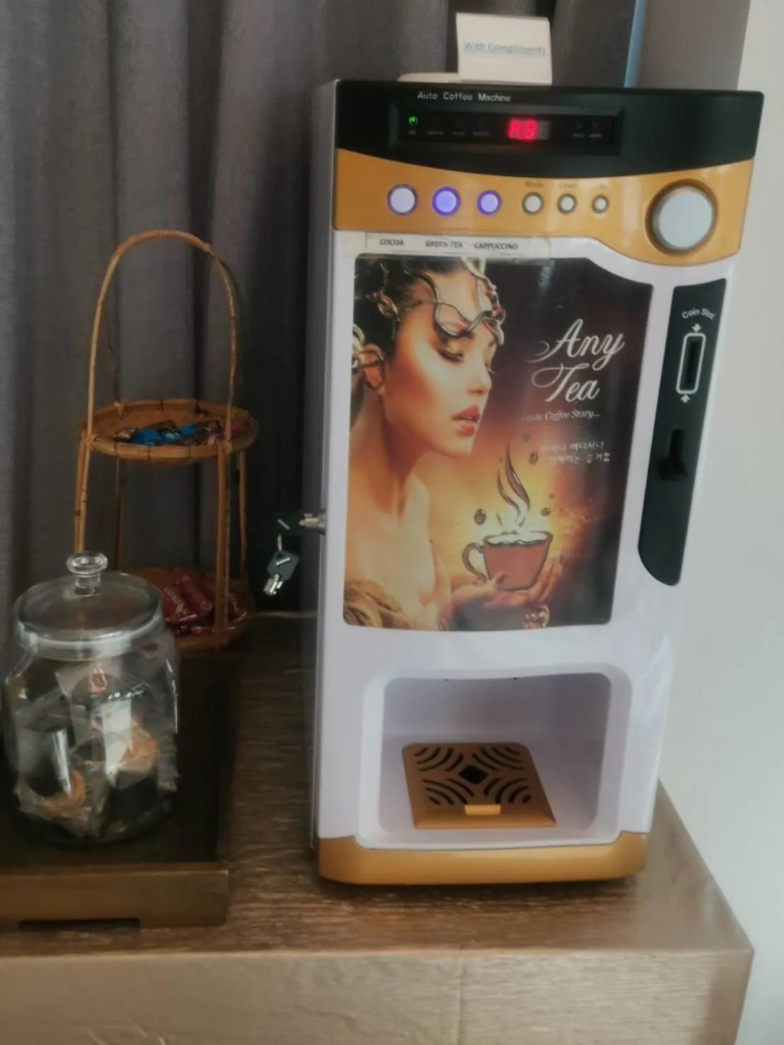 Restaurant/places to eat in Malee Hotel