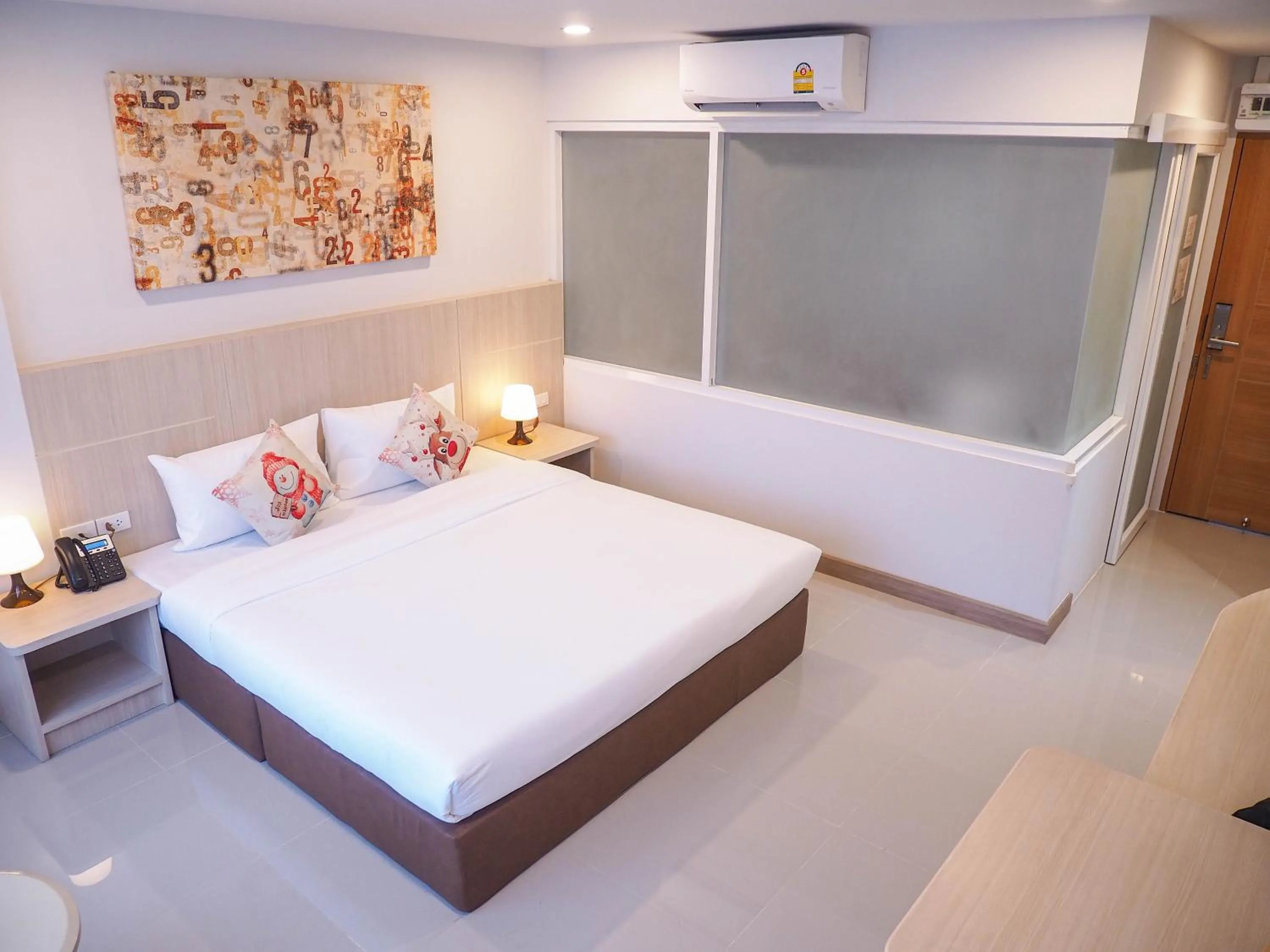 Photo of the whole room, Bed in Malee Hotel