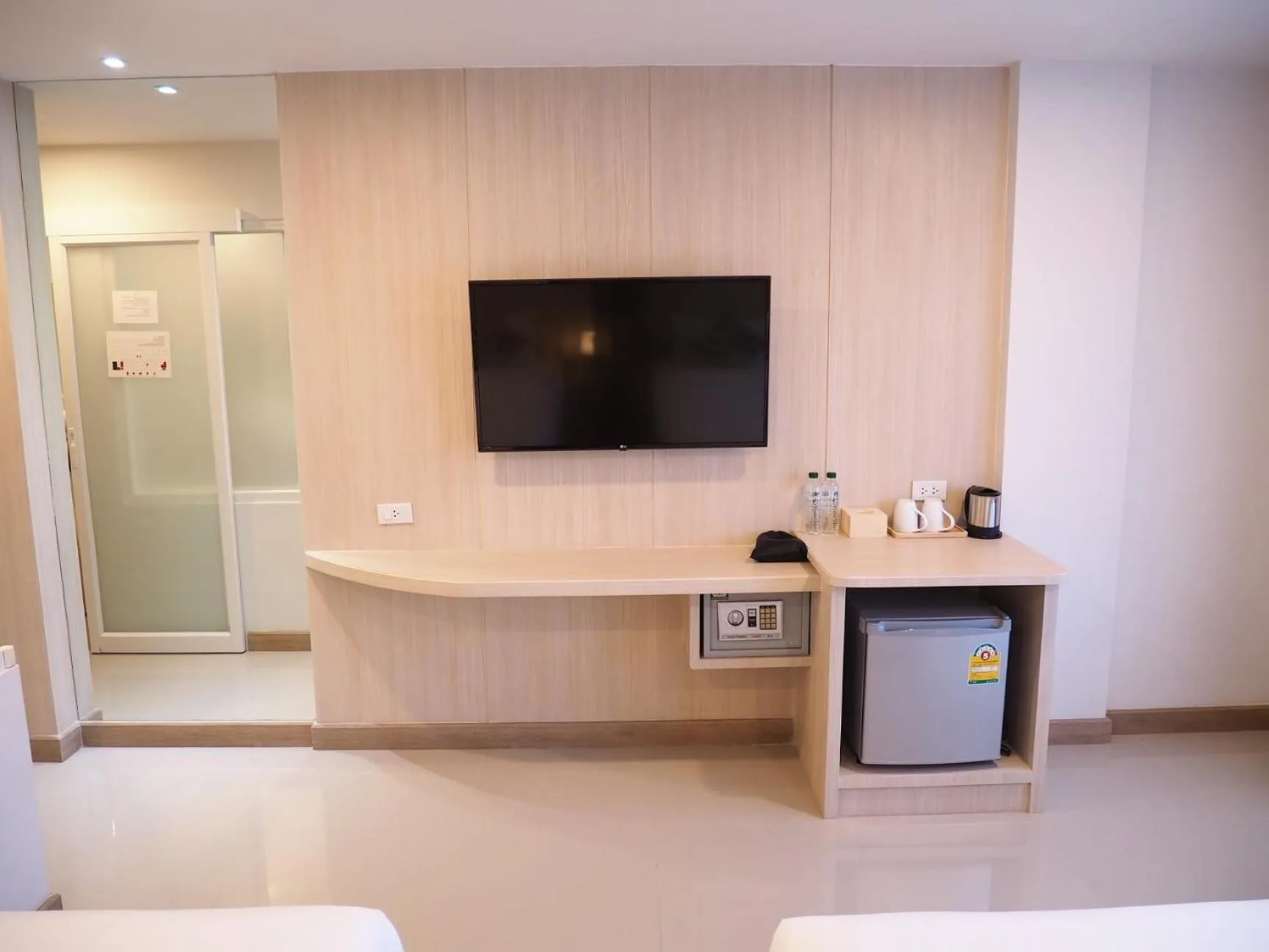 TV and multimedia in Malee Hotel