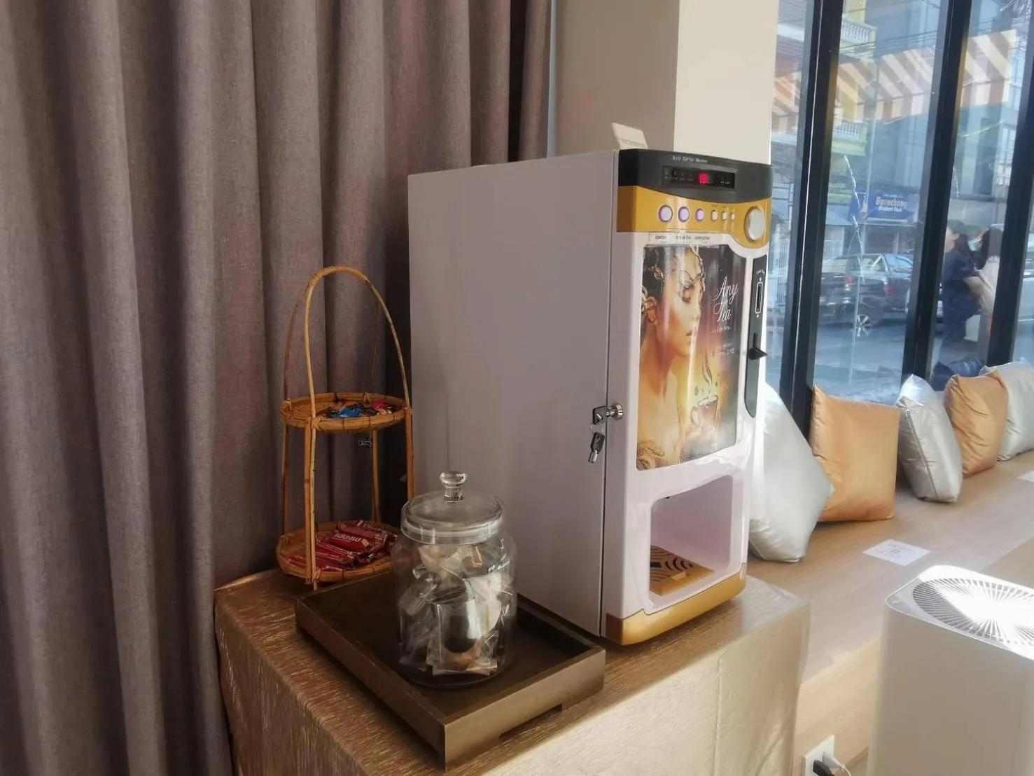 Restaurant/places to eat in Malee Hotel