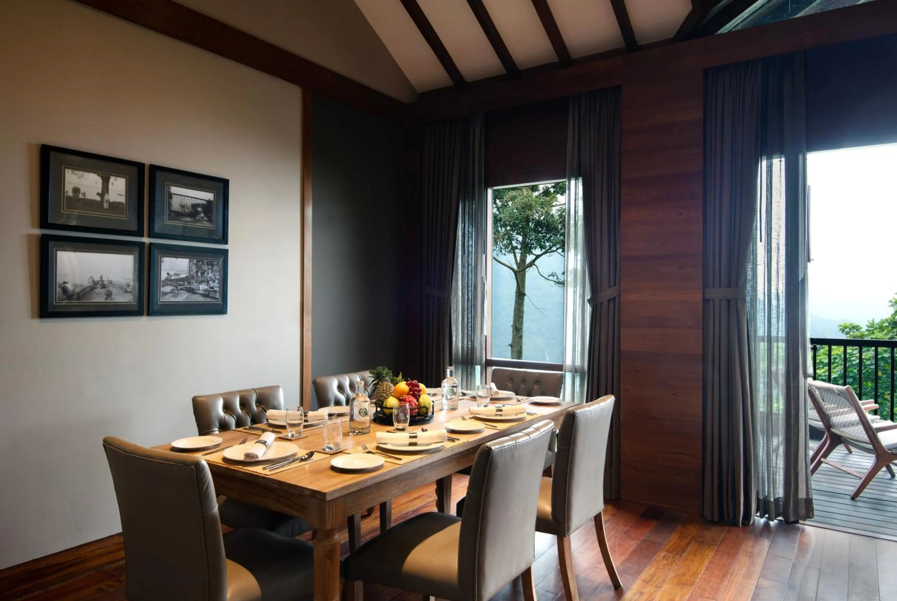Dining area in Taj Chia Kutir Resort & Spa Darjeeling