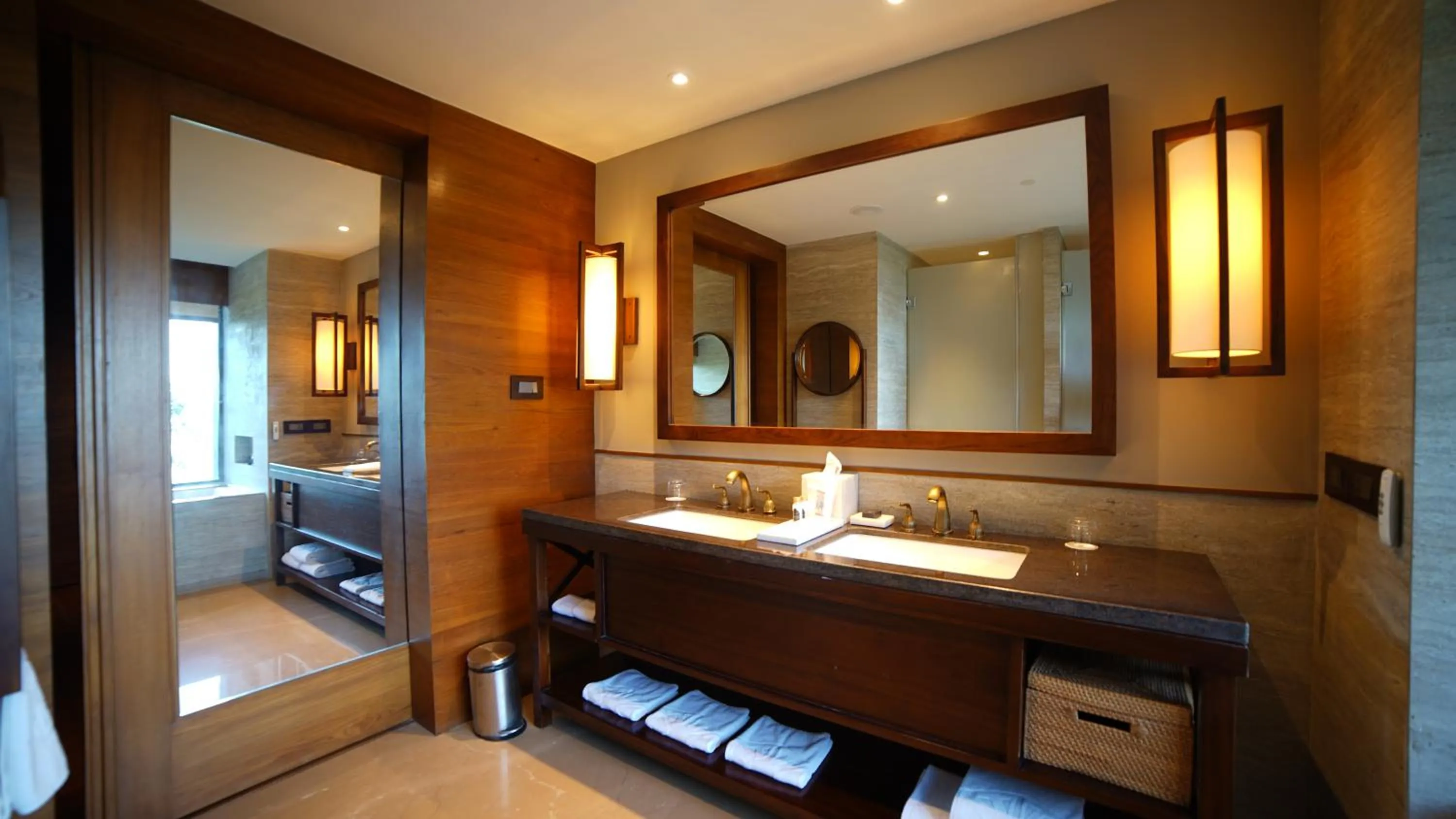 Bathroom, Bed in Taj Chia Kutir Resort & Spa Darjeeling