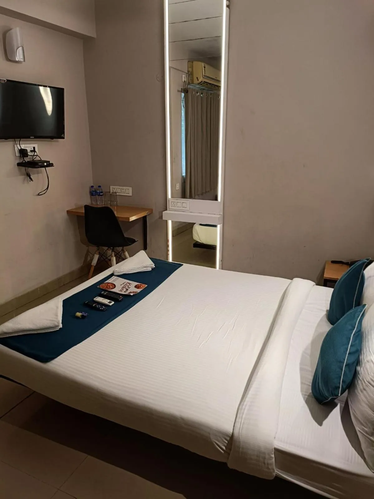 Bedroom, Bed in Hotel Mayfair Tower