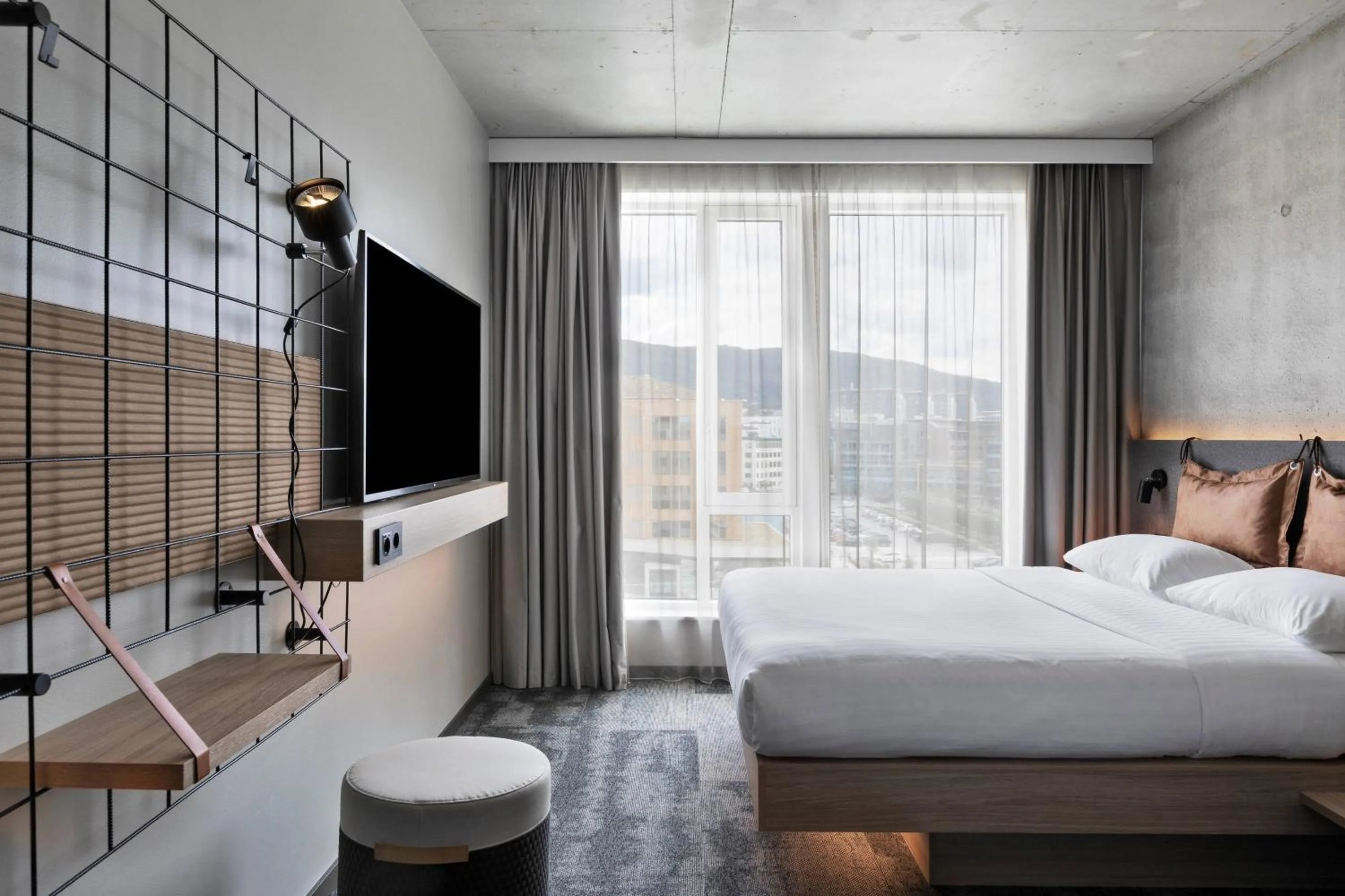 Photo of the whole room, Bed in Moxy Bergen