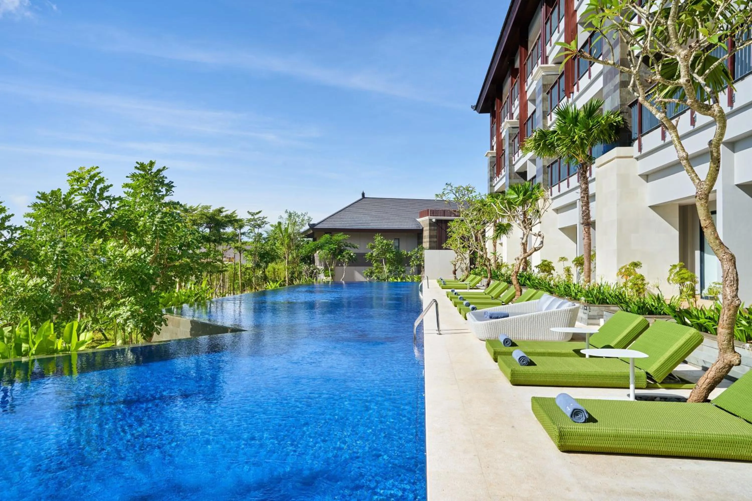 Swimming pool in Renaissance Bali Nusa Dua Resort