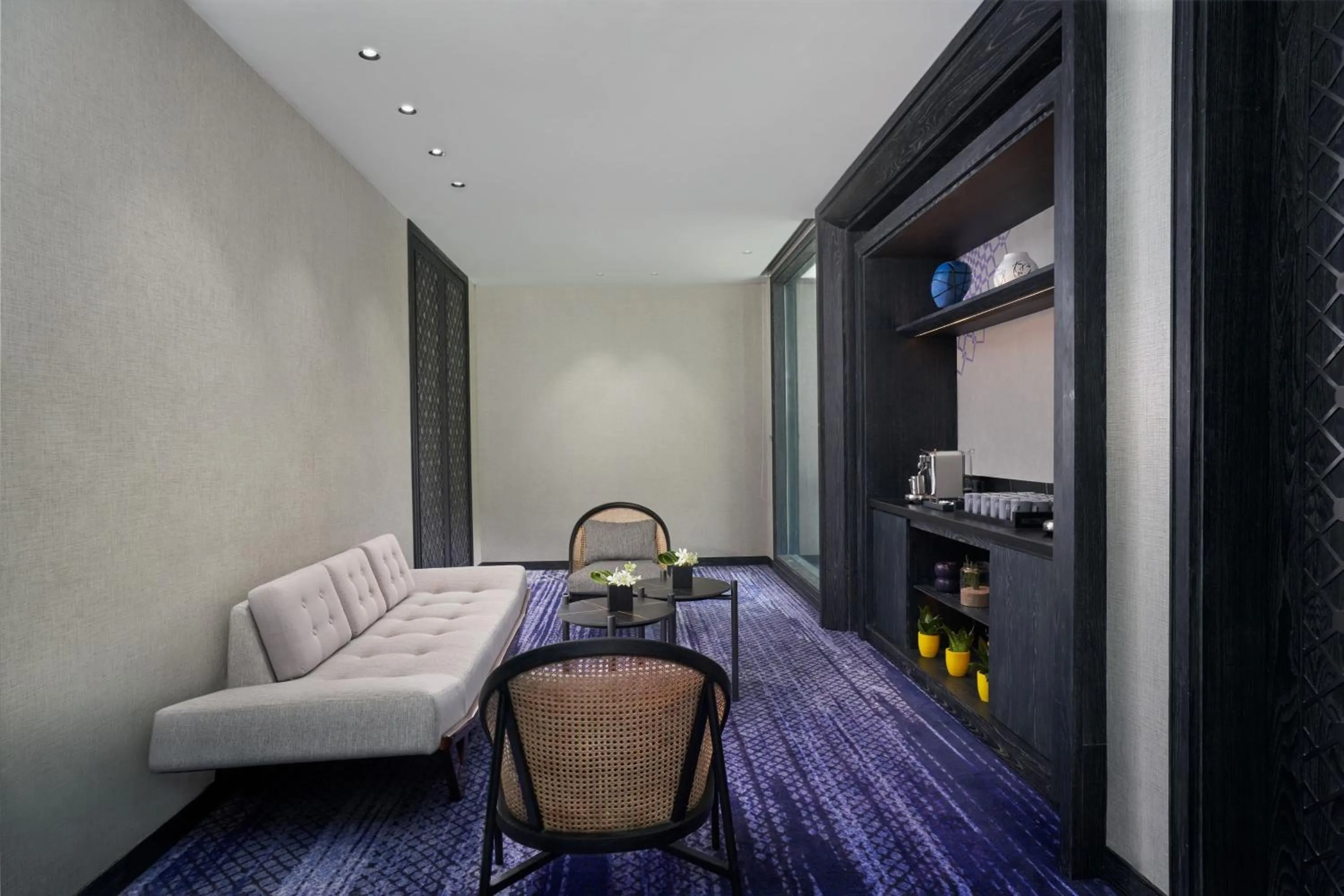 Lounge or bar, Bed in Renaissance Bali Nusa Dua Resort