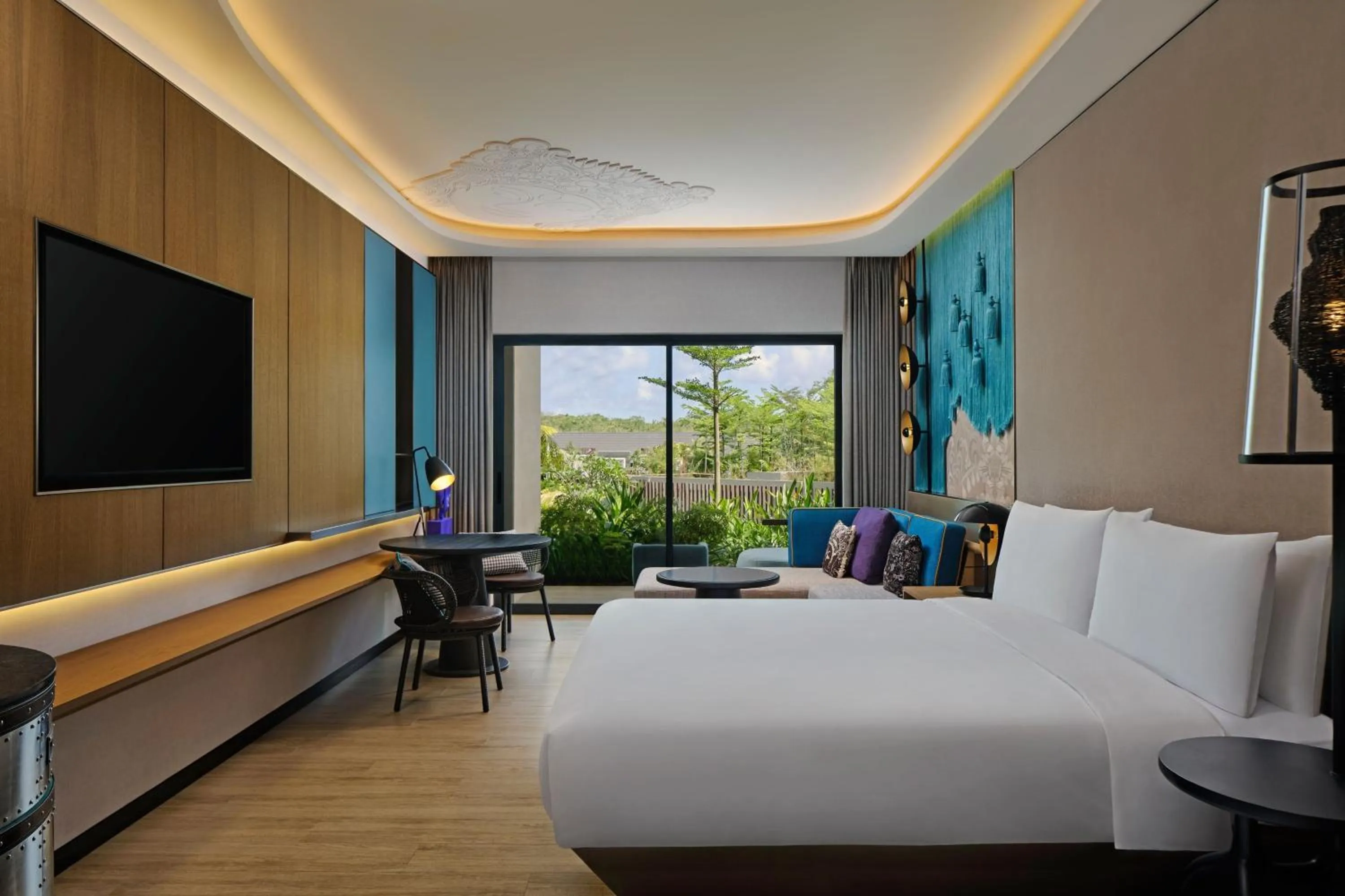 Swimming pool, Bed in Renaissance Bali Nusa Dua Resort