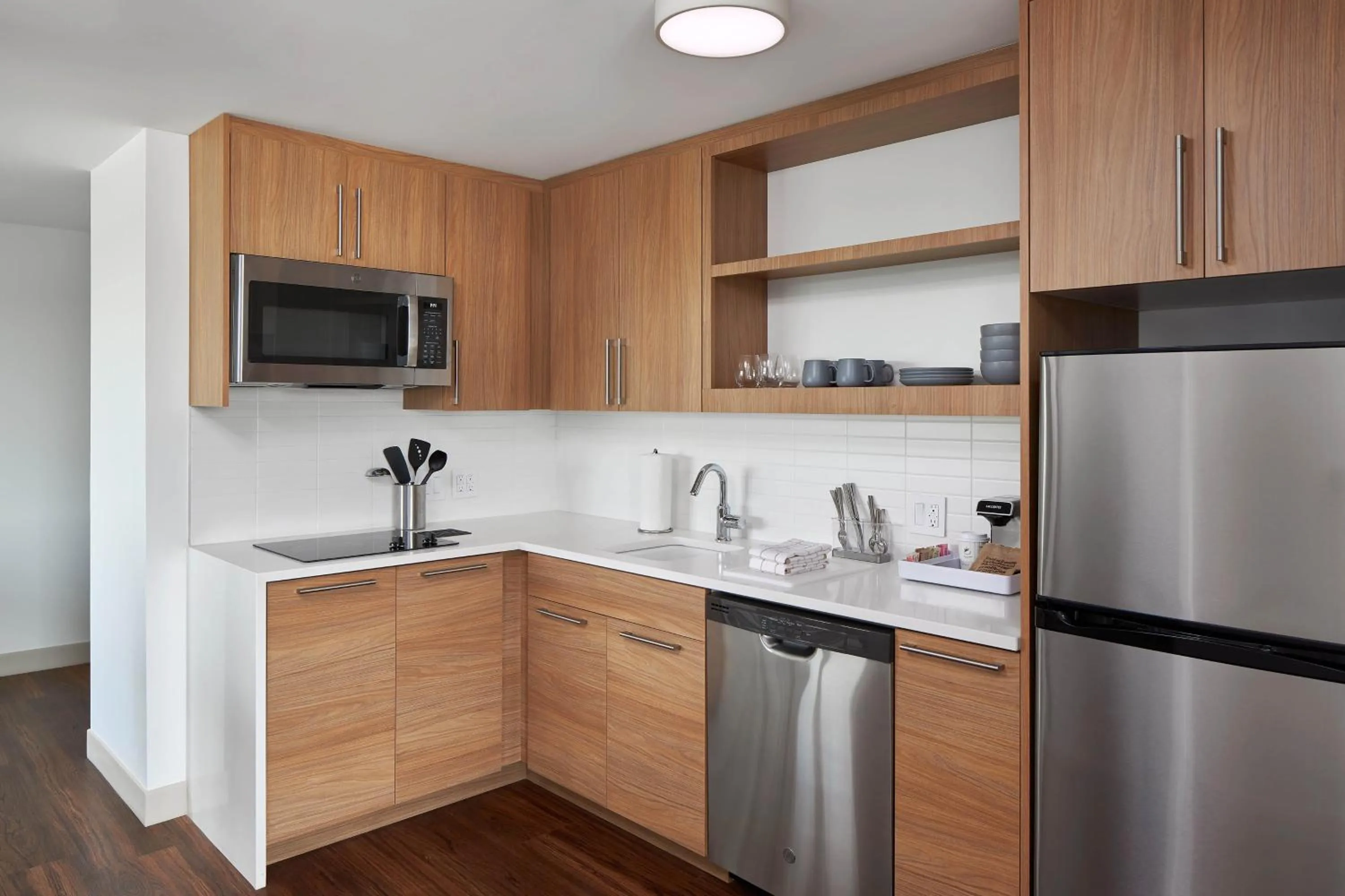 Kitchen or kitchenette in Element Valley Forge King of Prussia