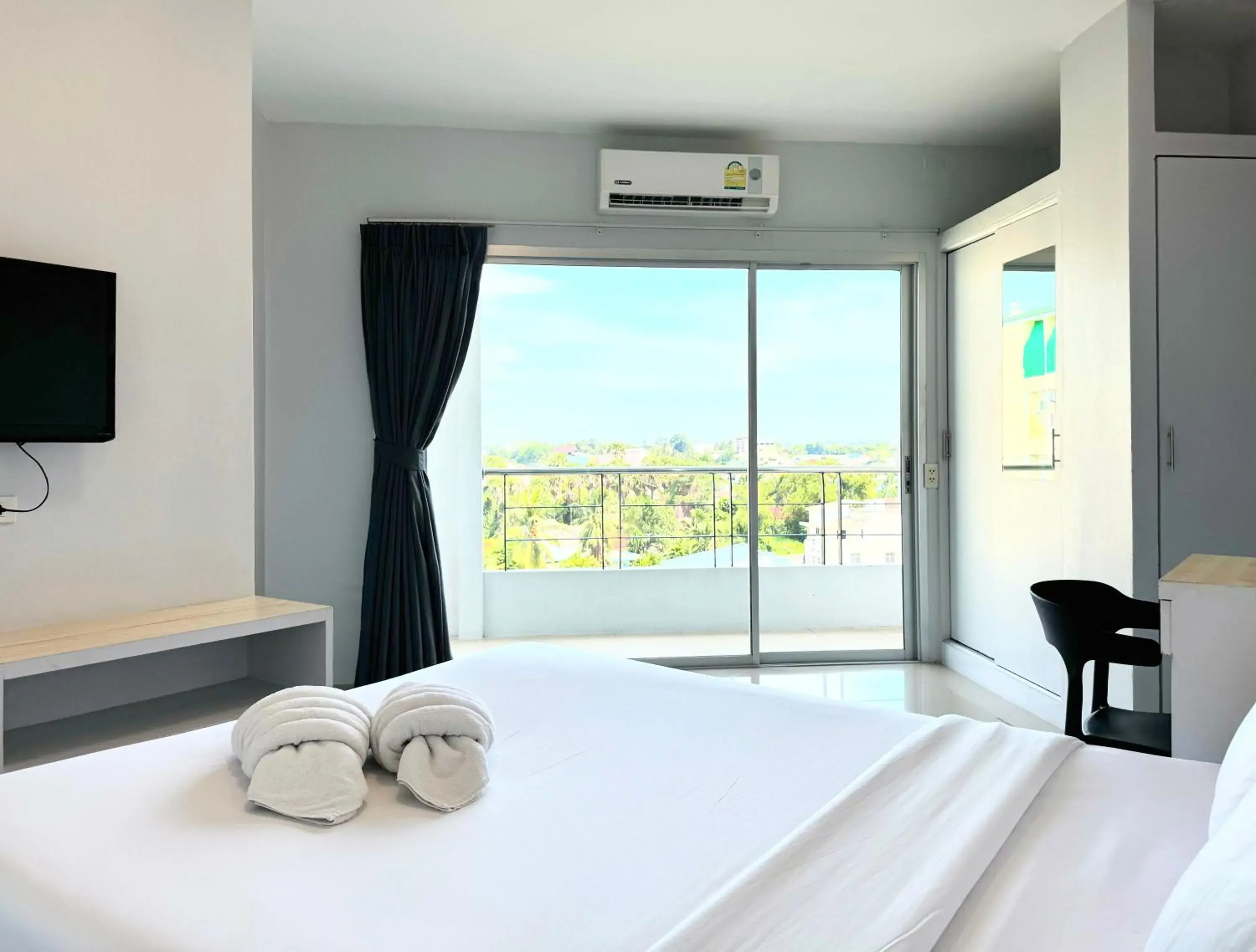 Standard Queen Room in Sun Inn Standard Queen Room in Sun Inn